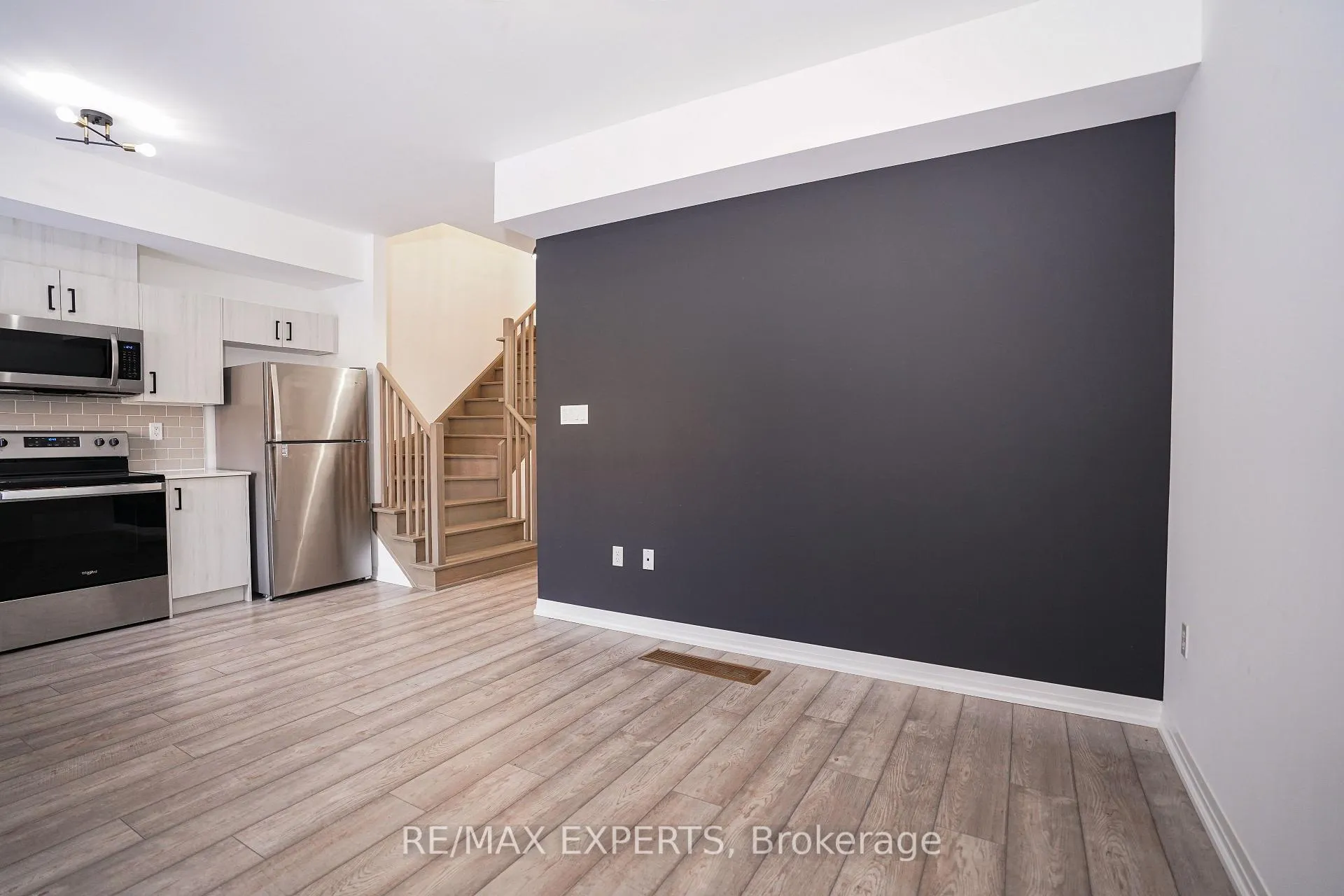 Photo 7 of 108 Fairlane Avenue, Barrie, Painswick South — HOMEH