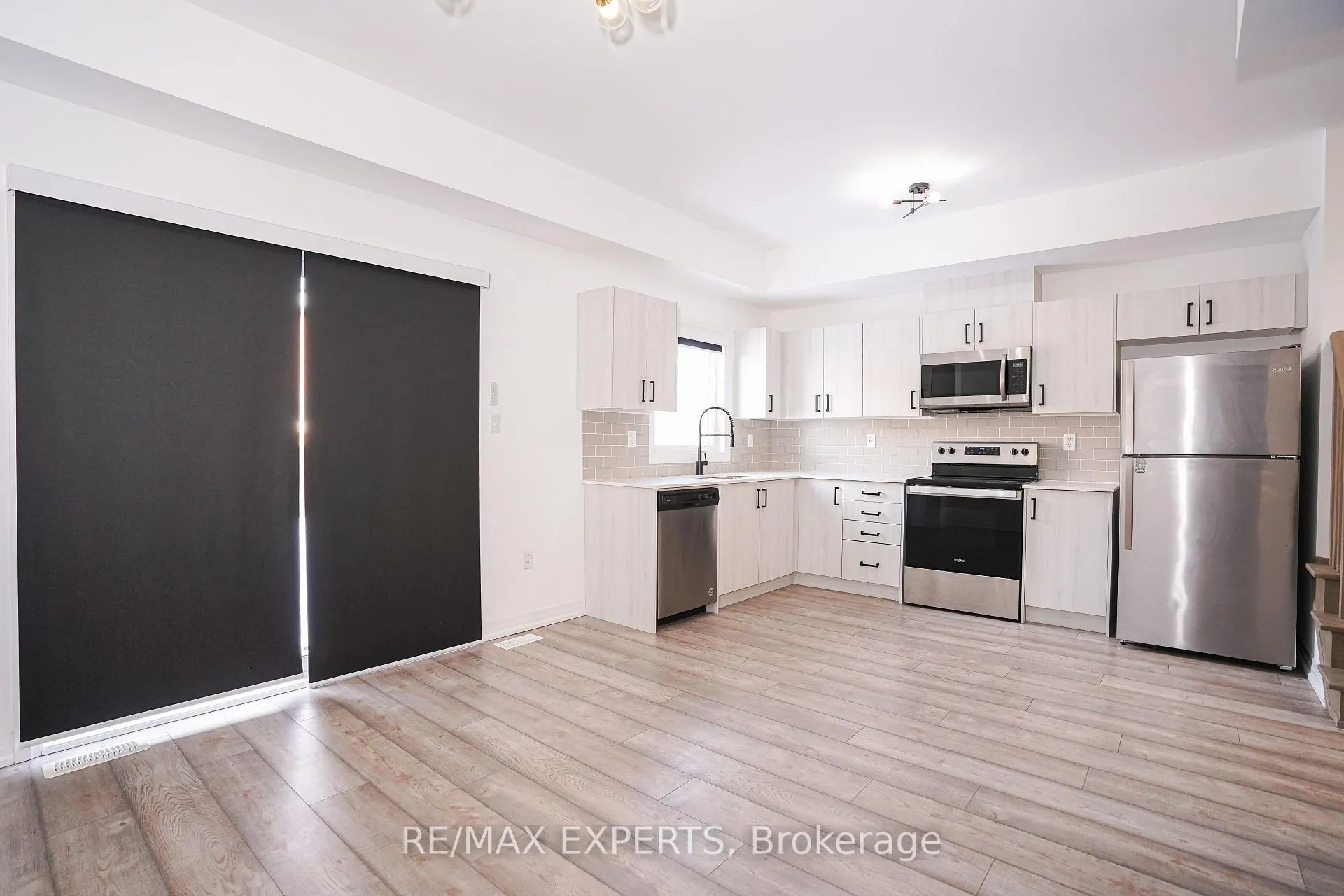 Photo 8 of 108 Fairlane Avenue, Barrie, Painswick South — HOMEH