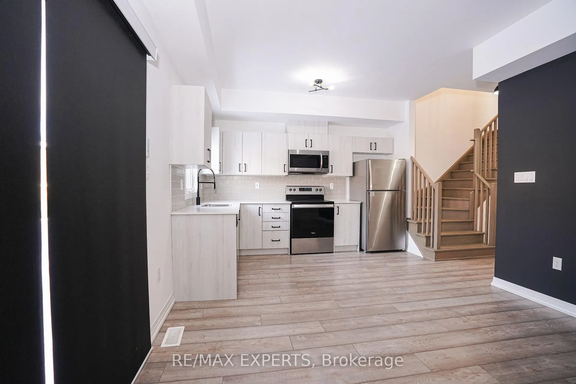 Photo 9 of 108 Fairlane Avenue, Barrie, Painswick South — HOMEH