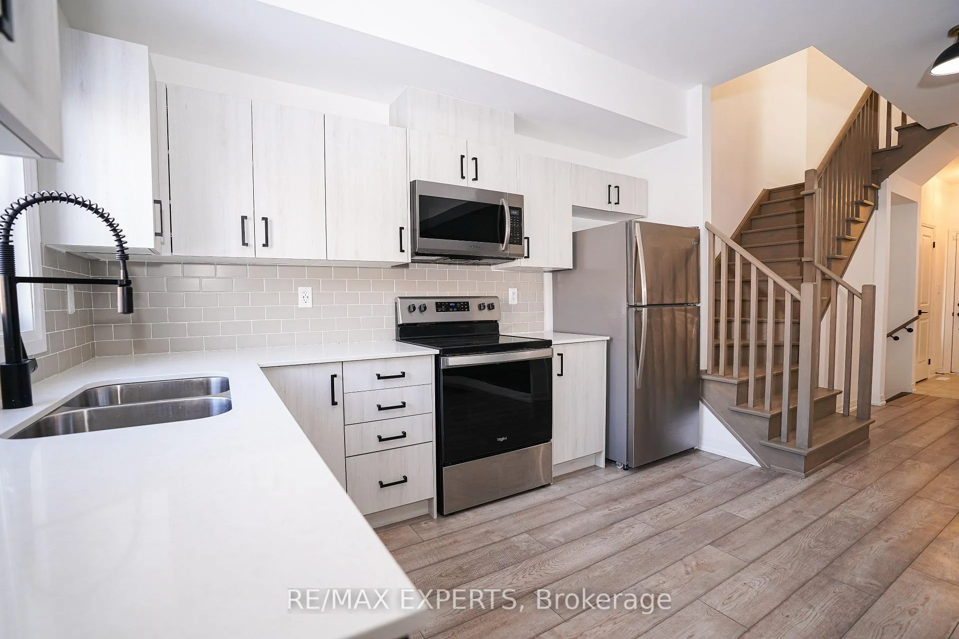 Photo 13 of 108 Fairlane Avenue, Barrie, Painswick South — HOMEH