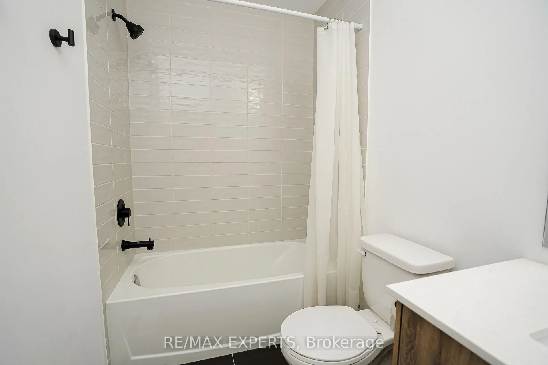 Photo 27 of 108 Fairlane Avenue, Barrie, Painswick South — HOMEH
