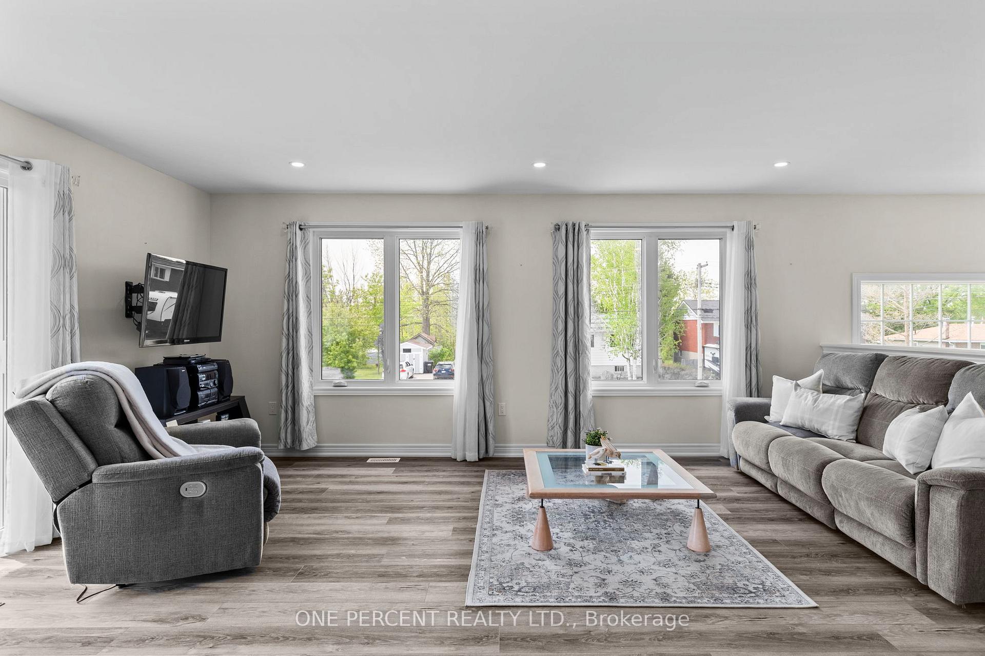 Photo 10 of 37 Easton Avenue, Tay, Rural Tay — HOMEH