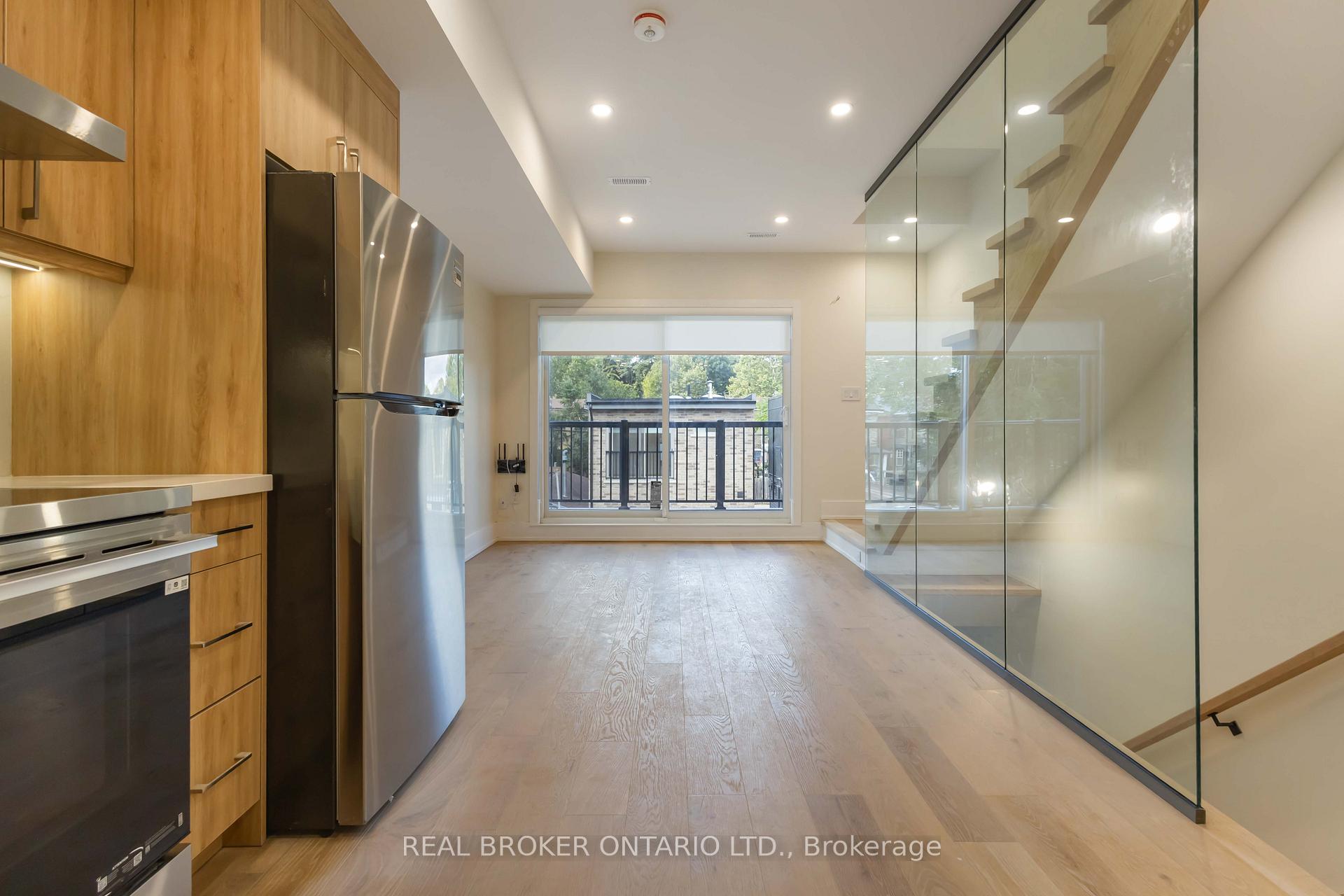 Front of Unit Unit R, 72 Jones Avenue