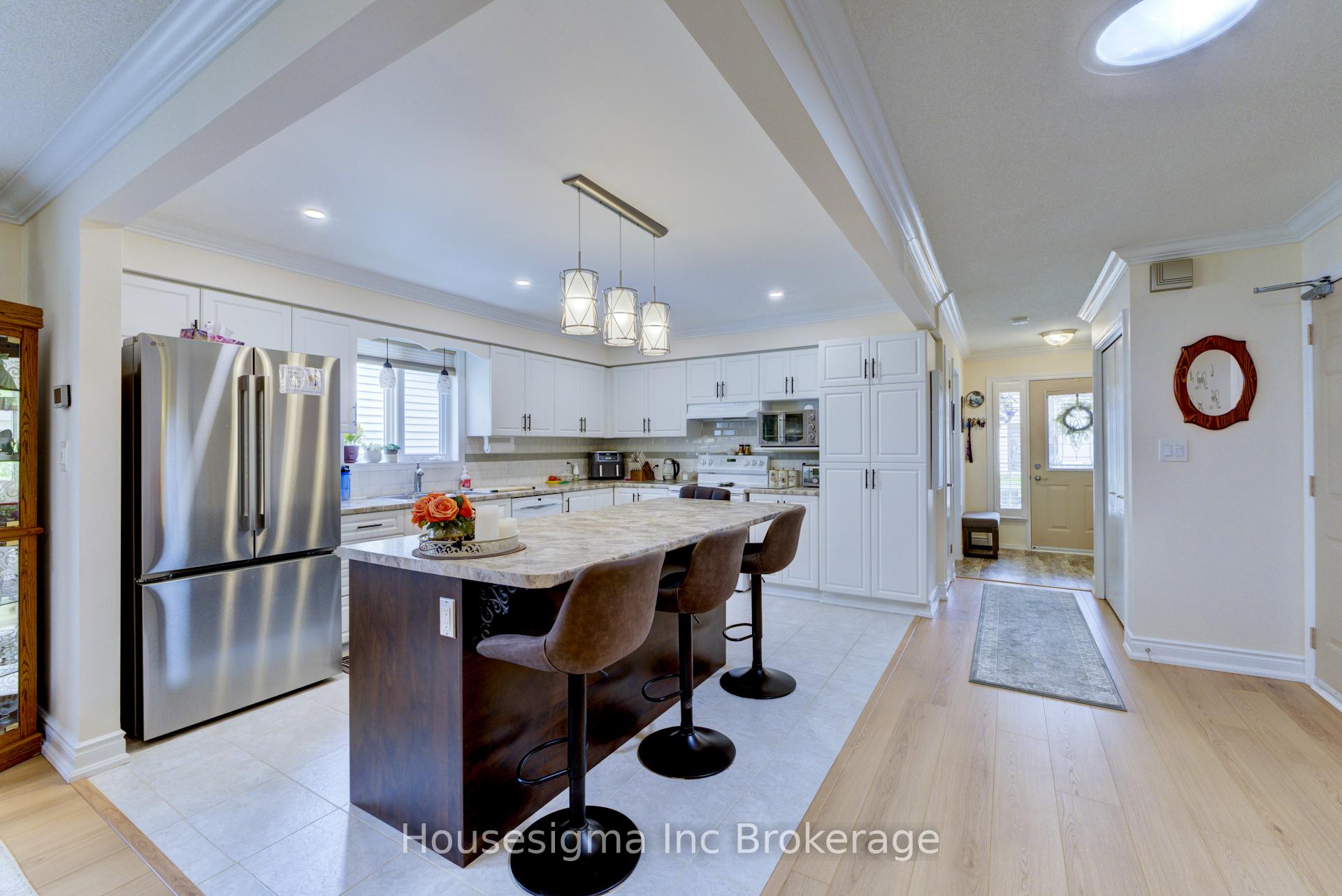 Photo 11 of 6 Brasher Drive, Tillsonburg — HOMEH