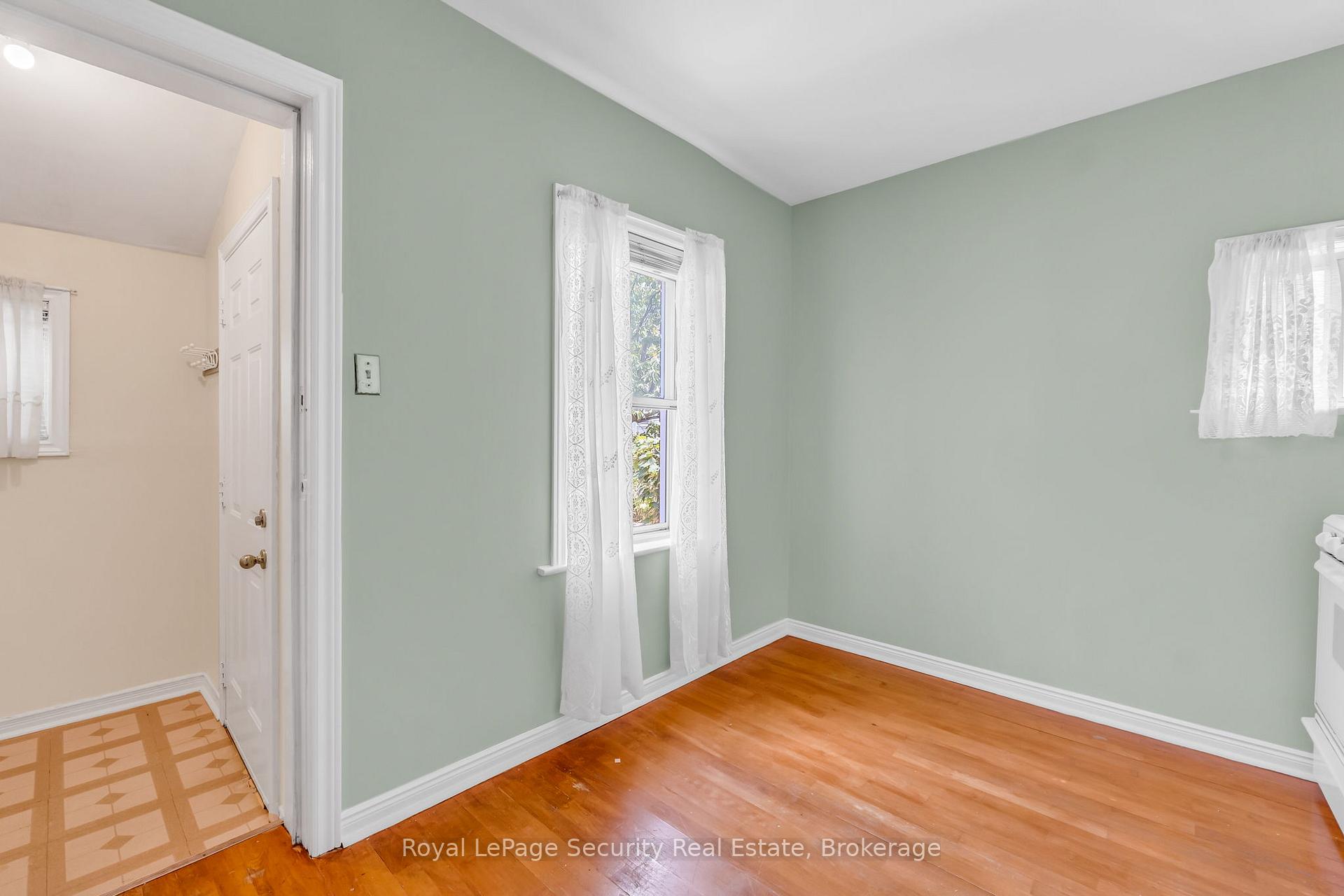 Photo 11 of 427 Glenholme Avenue, Toronto, Oakwood Village — HOMEH