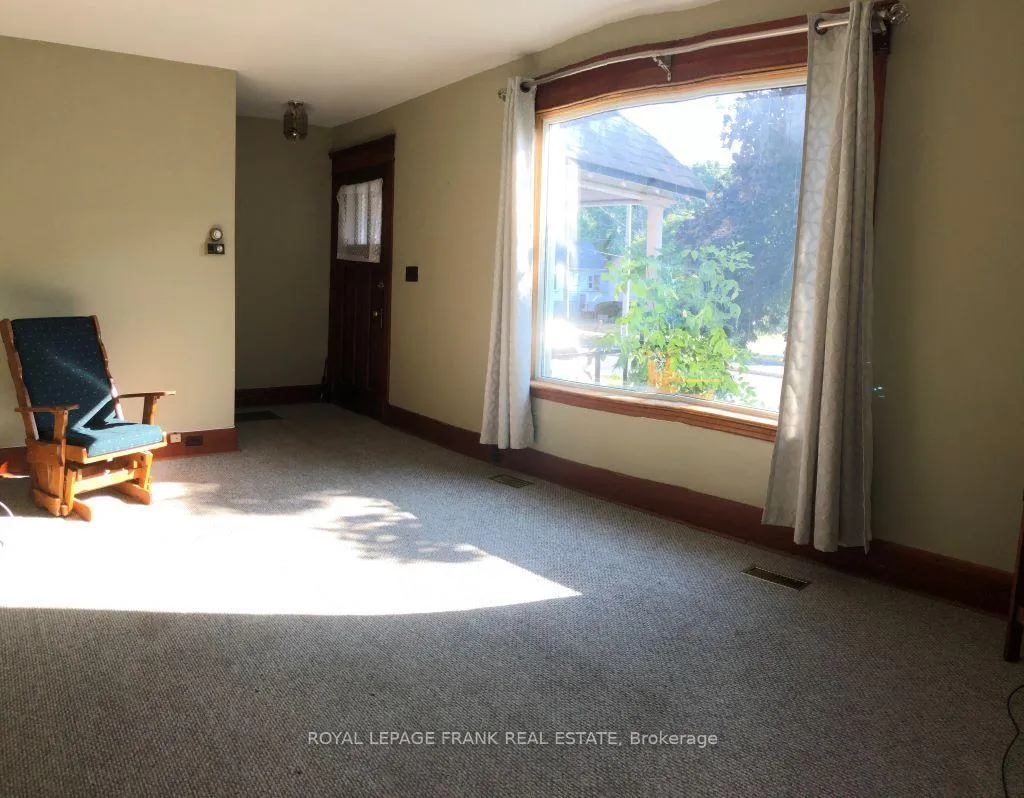 Photo 6 of 714 Chemong Road, Peterborough, Northcrest Ward 5 — HOMEH