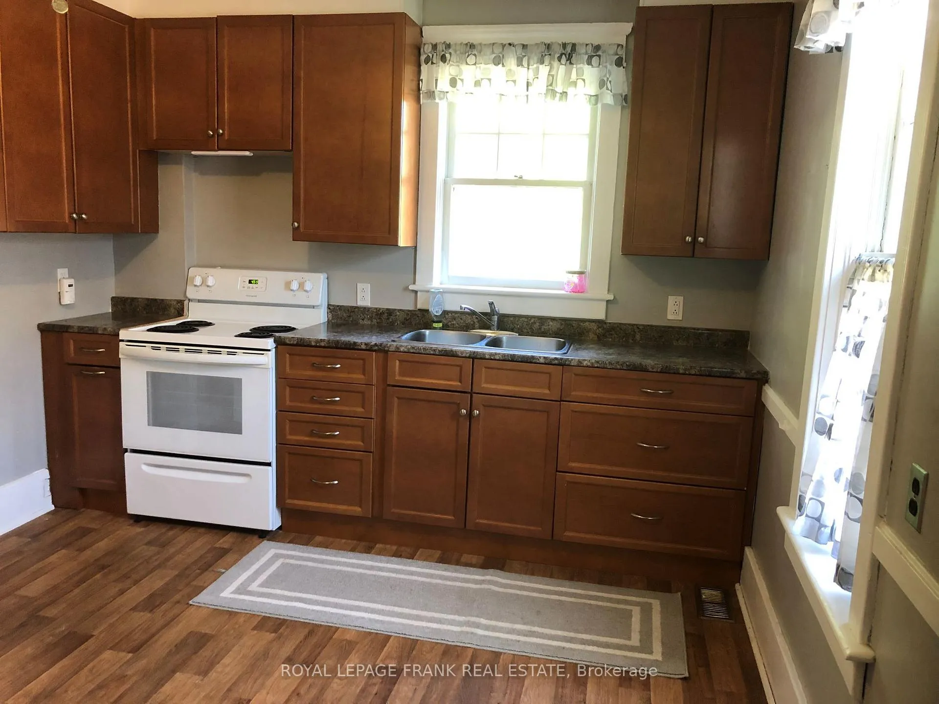 Photo 8 of 714 Chemong Road, Peterborough, Northcrest Ward 5 — HOMEH