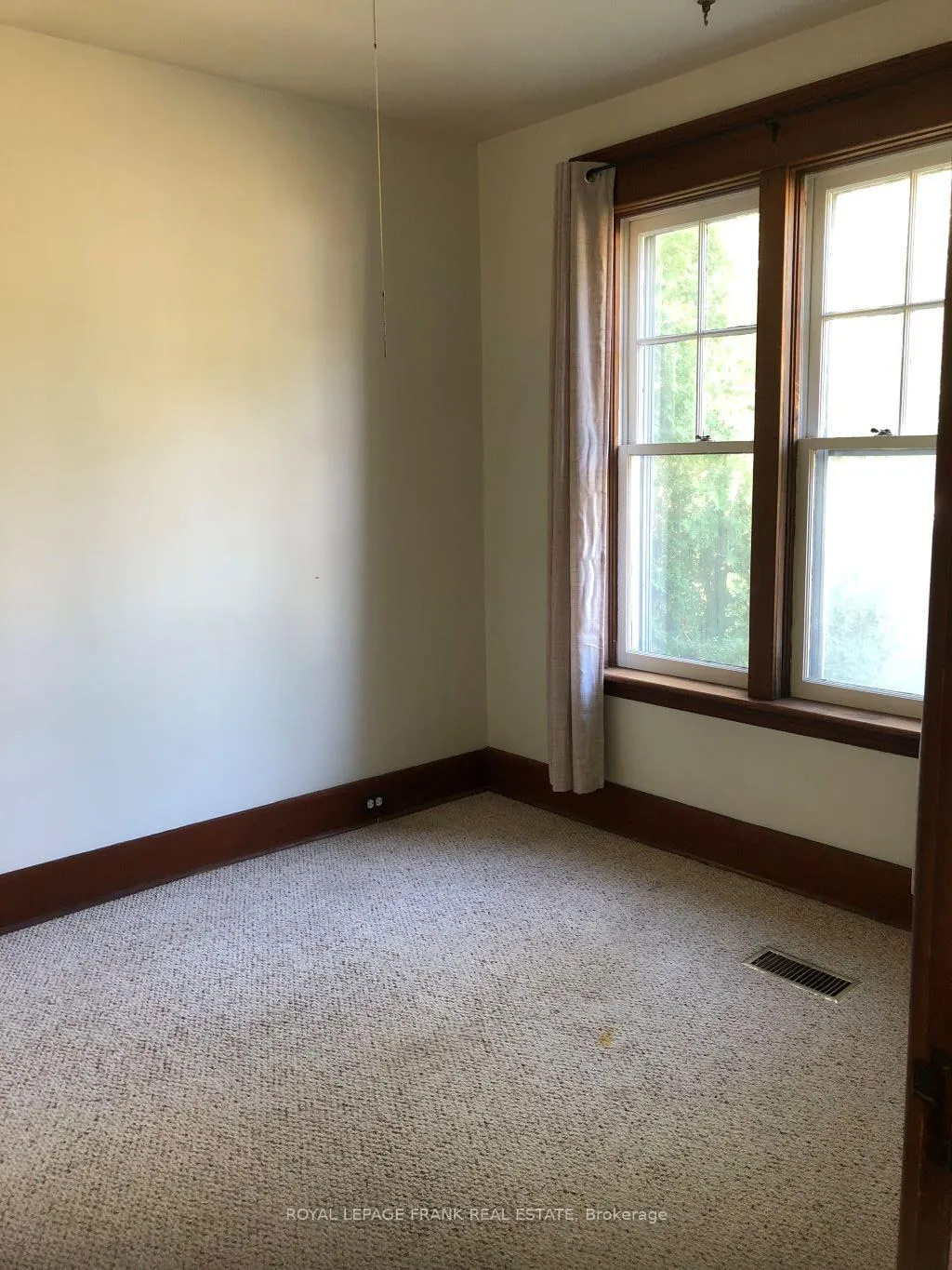 Photo 11 of 714 Chemong Road, Peterborough, Northcrest Ward 5 — HOMEH