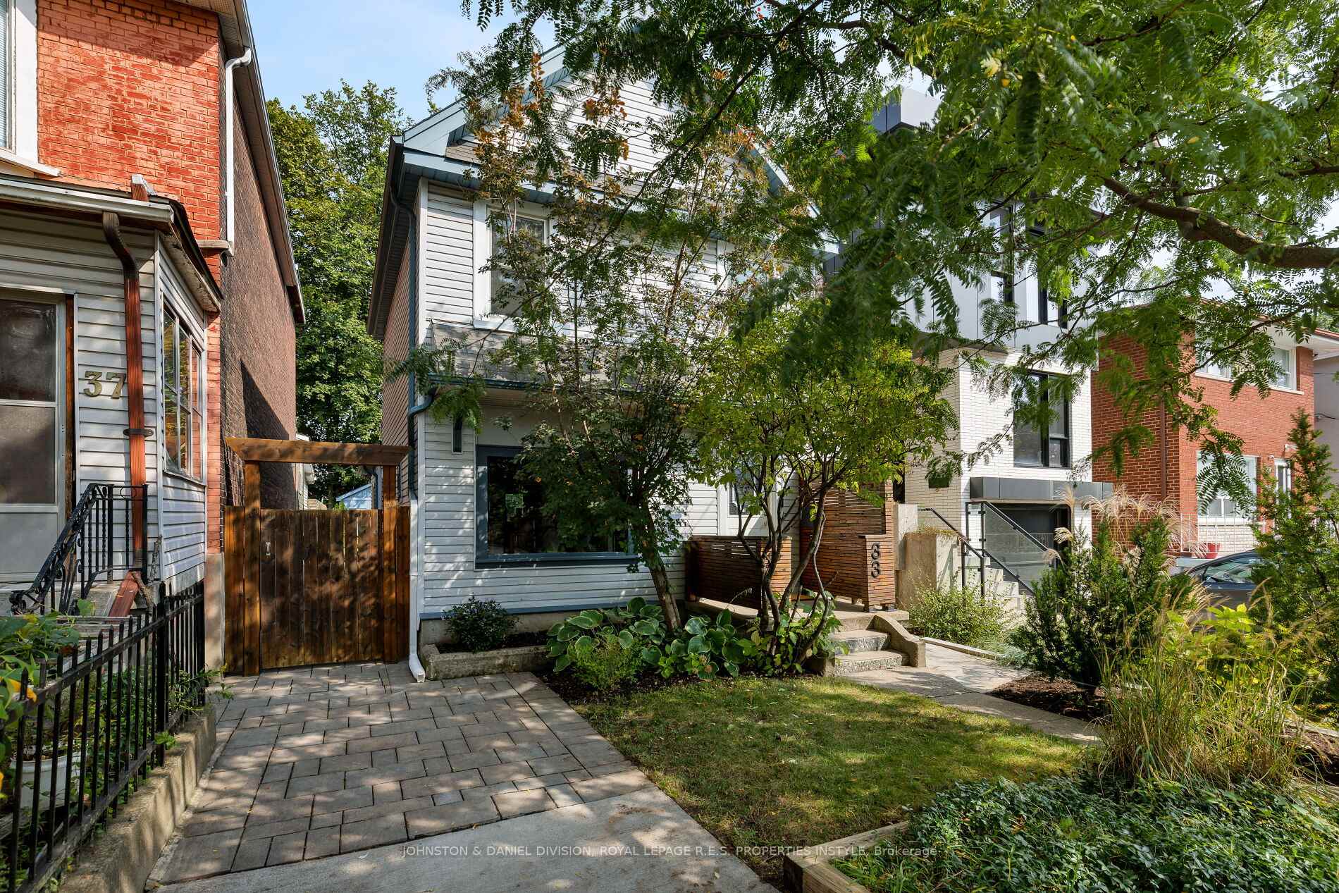 Front of 33 Redwood Avenue