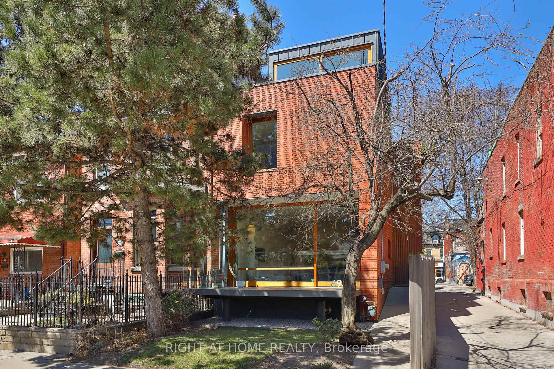 Front of 694 Richmond Street W