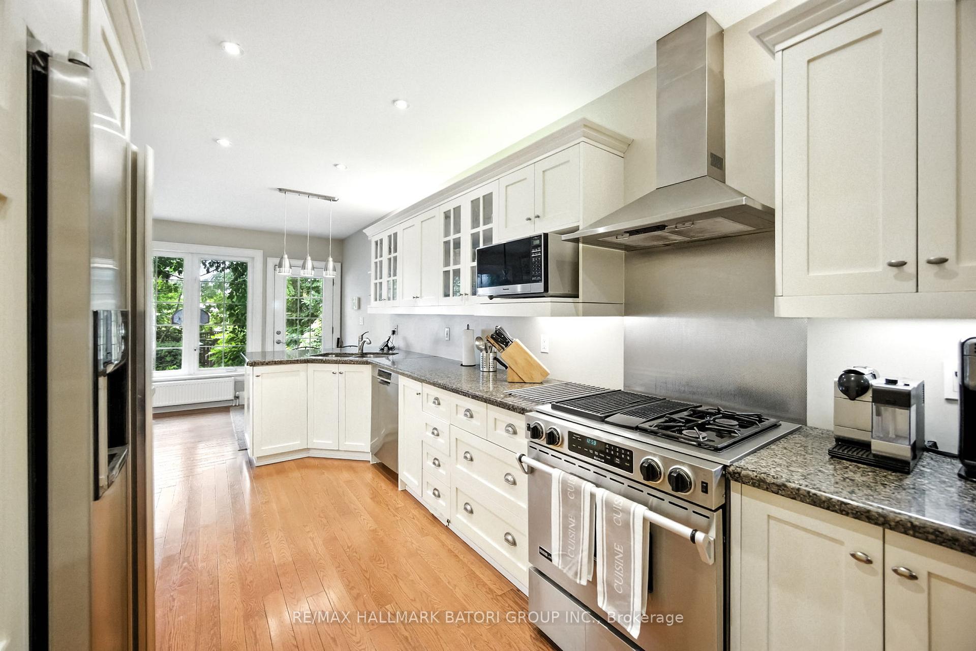 Photo 7 of 33 Burnaby Boulevard, Toronto, Yonge-Eglinton — HOMEH