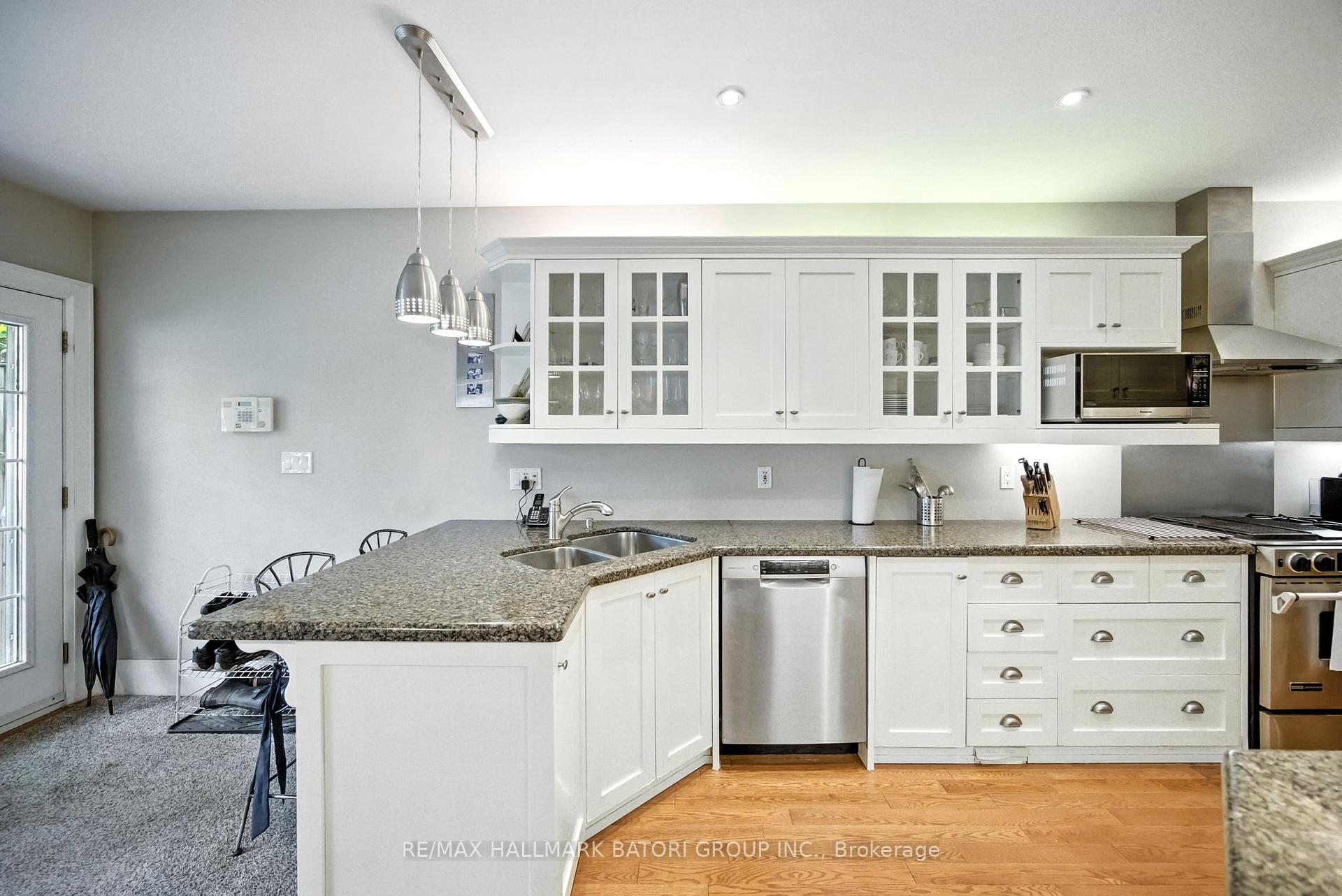 Photo 11 of 33 Burnaby Boulevard, Toronto, Yonge-Eglinton — HOMEH