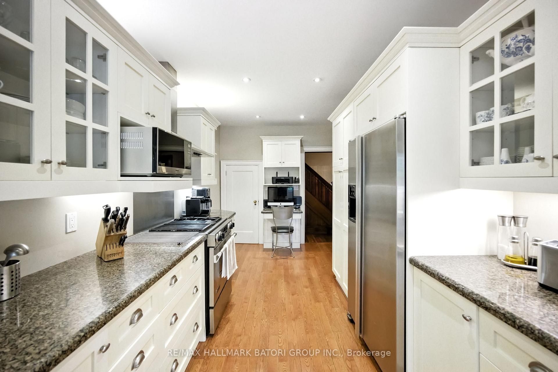 Photo 12 of 33 Burnaby Boulevard, Toronto, Yonge-Eglinton — HOMEH