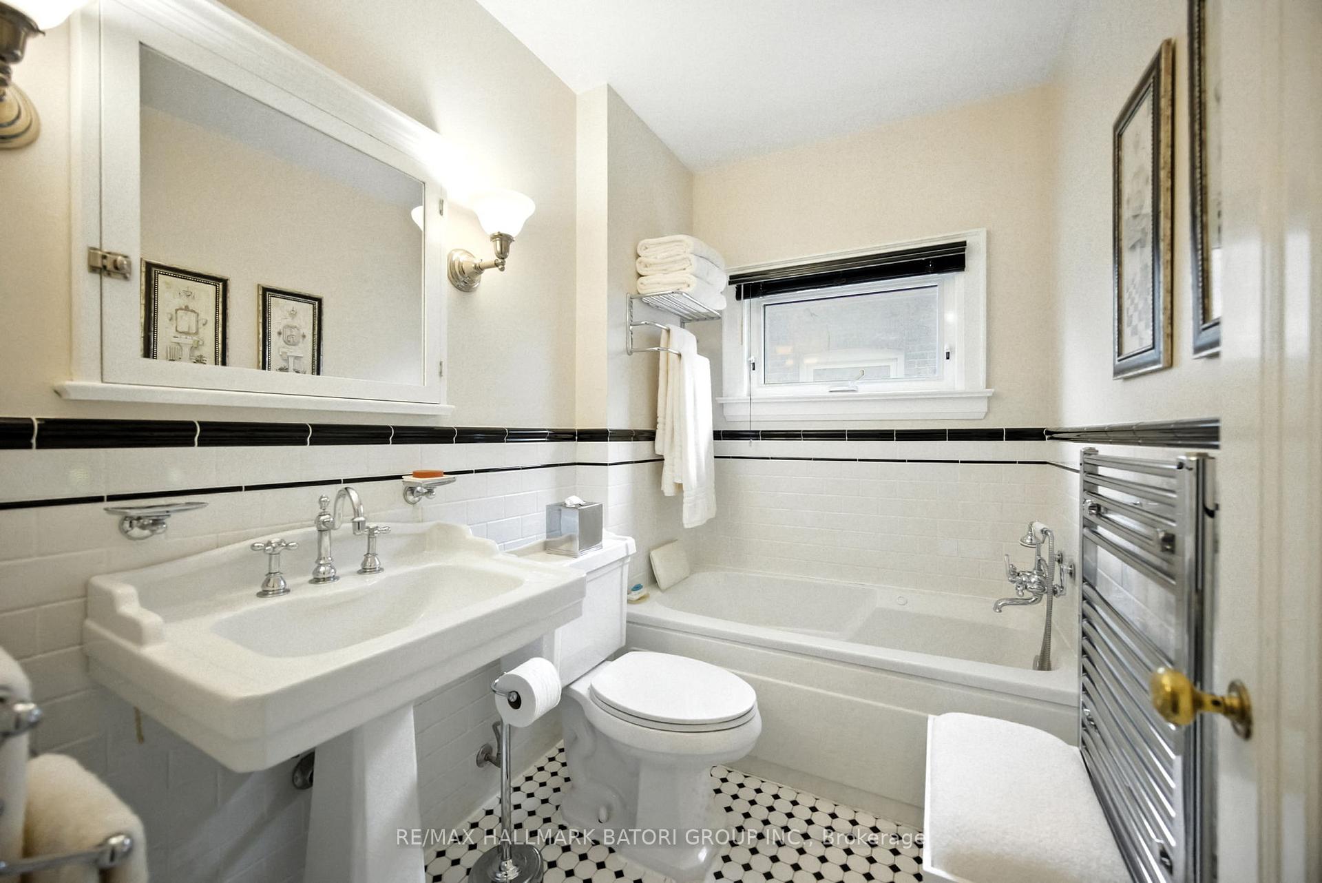 Photo 18 of 33 Burnaby Boulevard, Toronto, Yonge-Eglinton — HOMEH