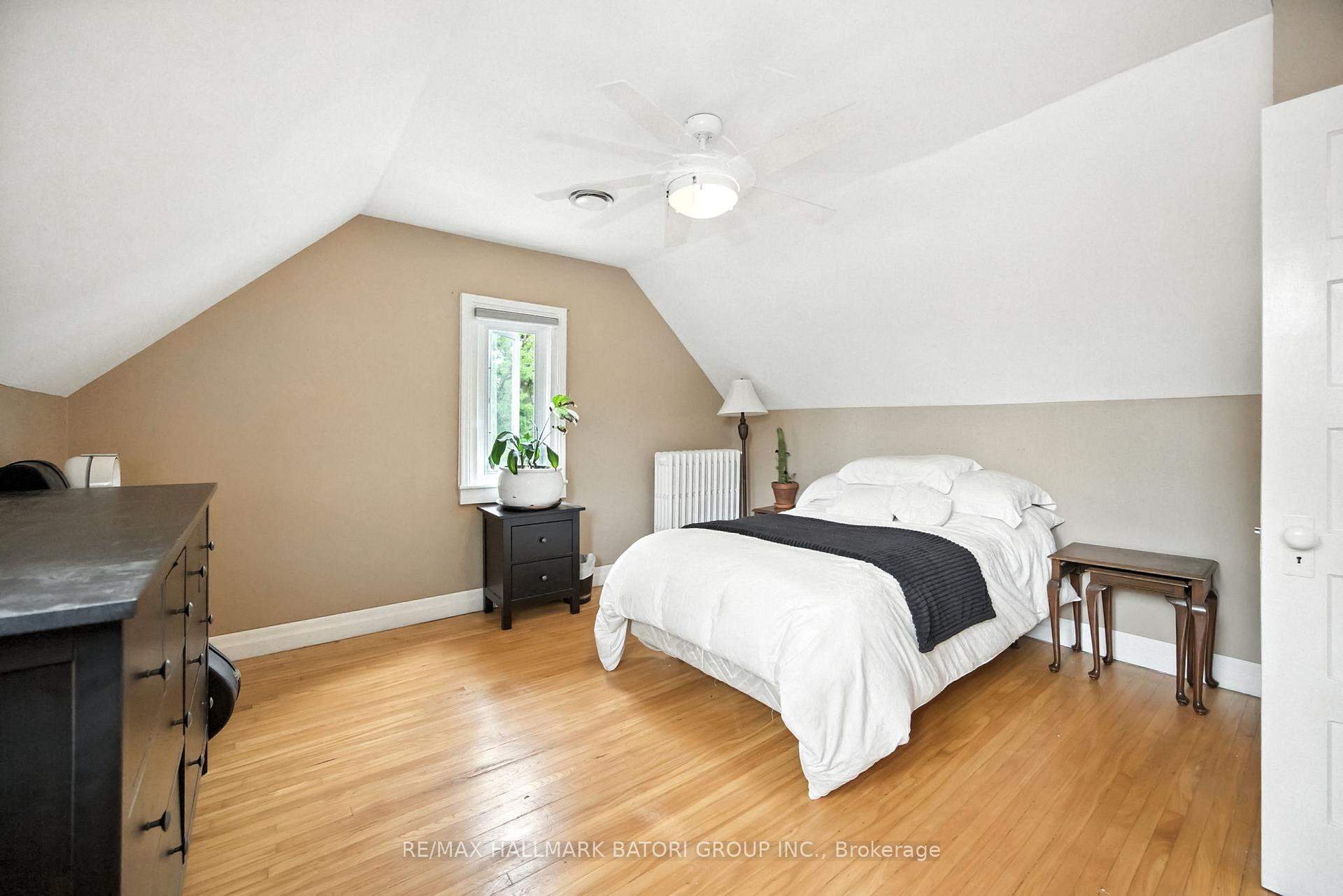 Photo 21 of 33 Burnaby Boulevard, Toronto, Yonge-Eglinton — HOMEH