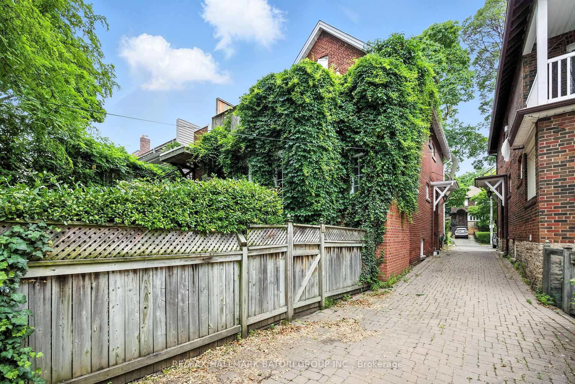 Photo 35 of 33 Burnaby Boulevard, Toronto, Yonge-Eglinton — HOMEH