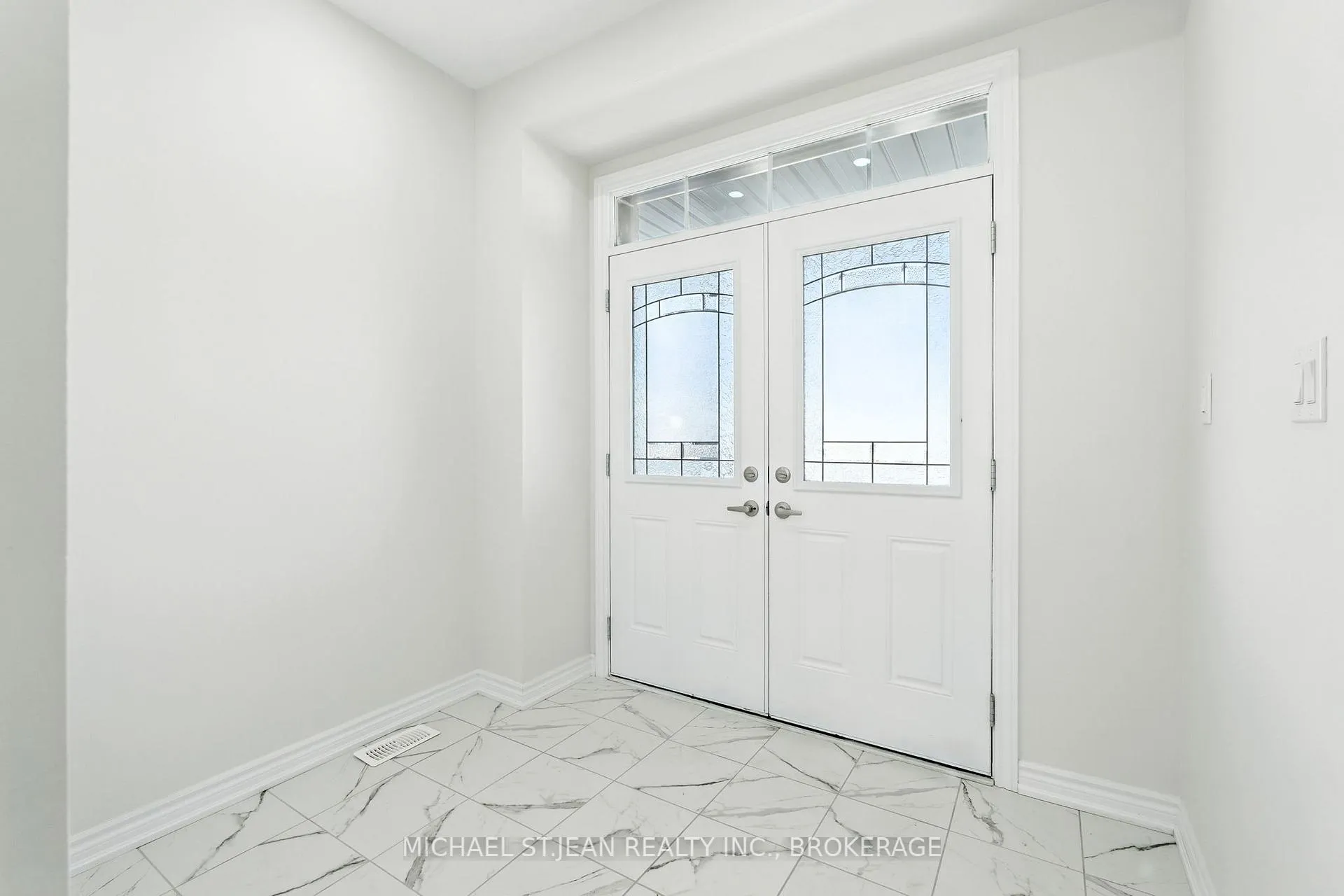 Photo 5 of 421 Barker Parkway, Thorold, Rolling Meadows — HOMEH