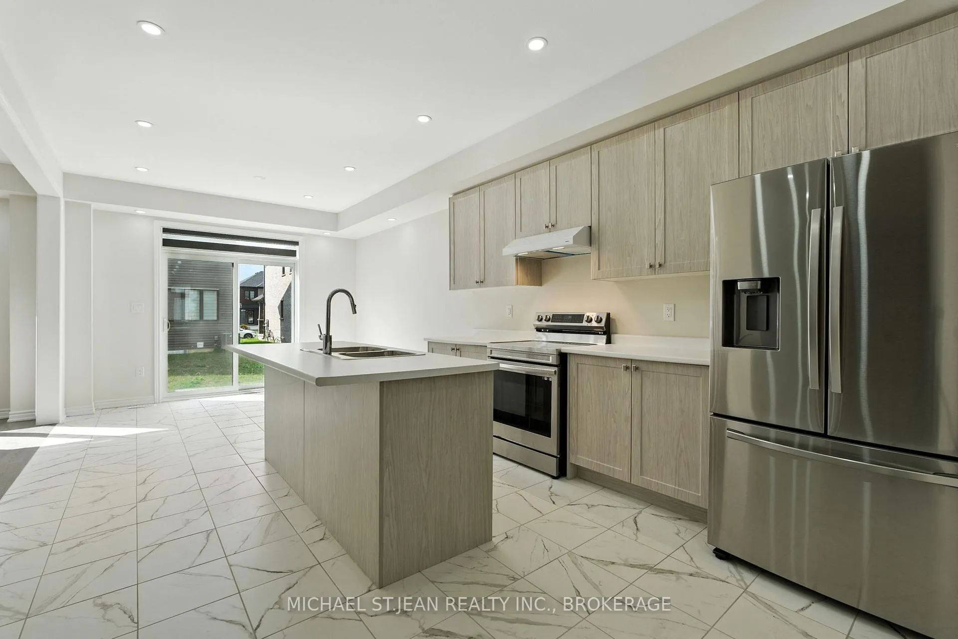 Photo 7 of 421 Barker Parkway, Thorold, Rolling Meadows — HOMEH
