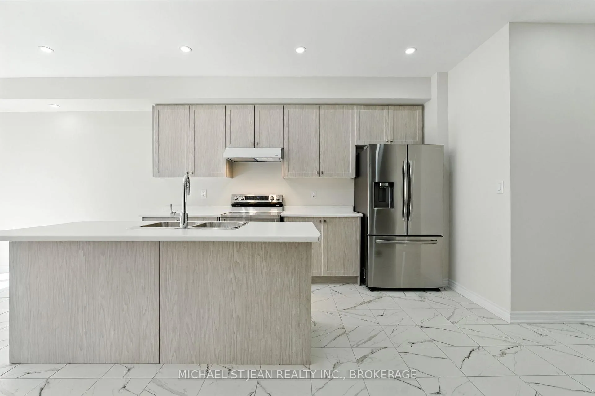 Photo 8 of 421 Barker Parkway, Thorold, Rolling Meadows — HOMEH