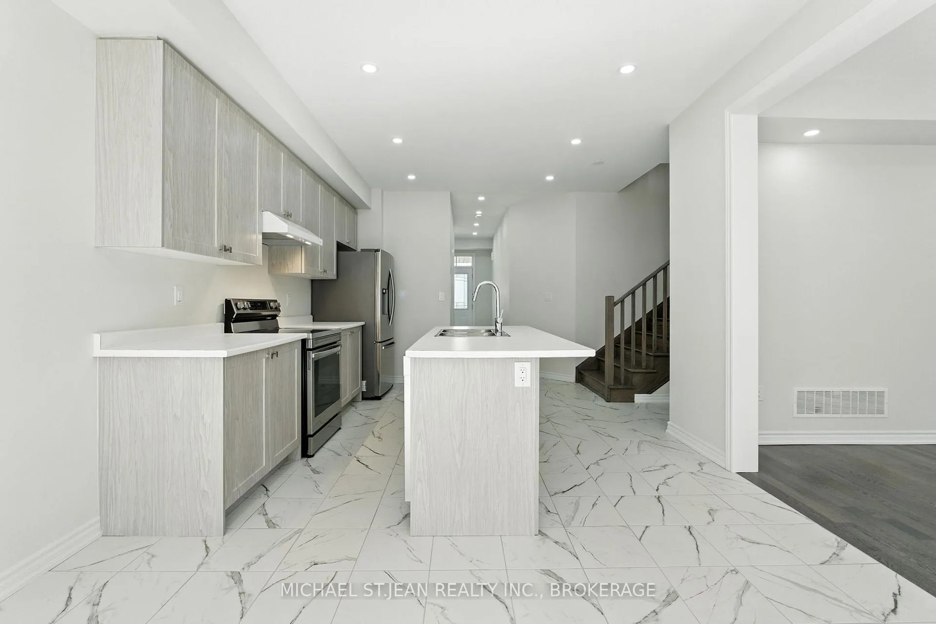 Photo 10 of 421 Barker Parkway, Thorold, Rolling Meadows — HOMEH