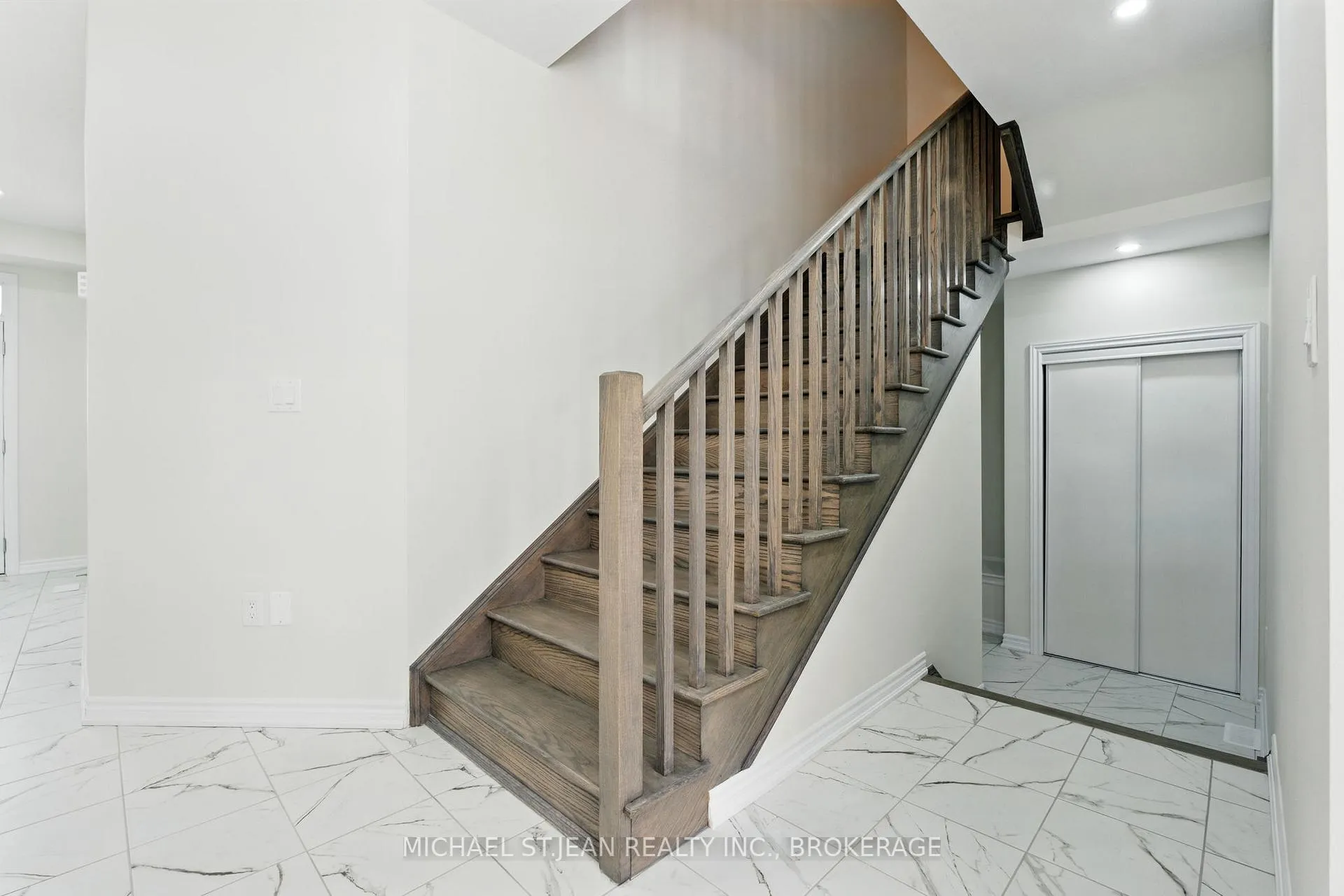 Photo 17 of 421 Barker Parkway, Thorold, Rolling Meadows — HOMEH
