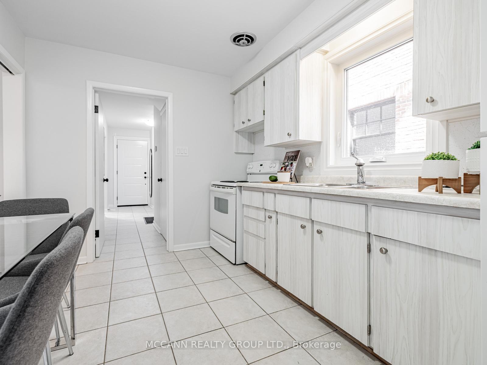Photo 15 of 157 1/2 Roslin Avenue, Toronto, Lawrence Park North — HOMEH