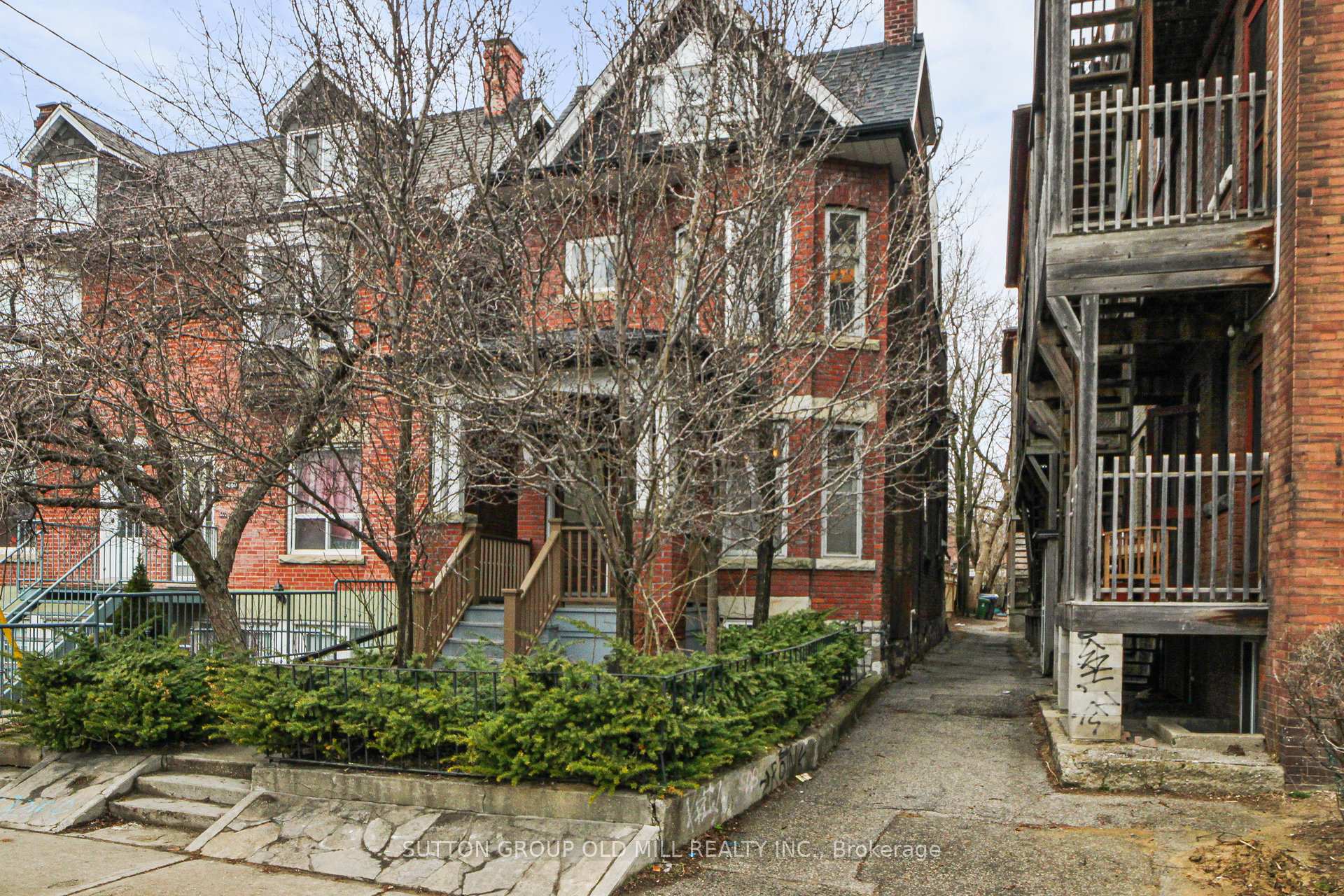 Front of 1058 College Street