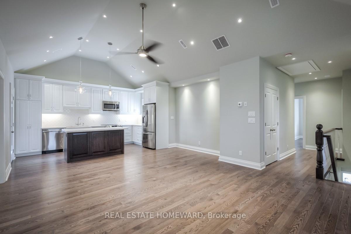 Photo 5 of Unit B, 20 Swanwick Avenue, Toronto, The Beaches — HOMEH