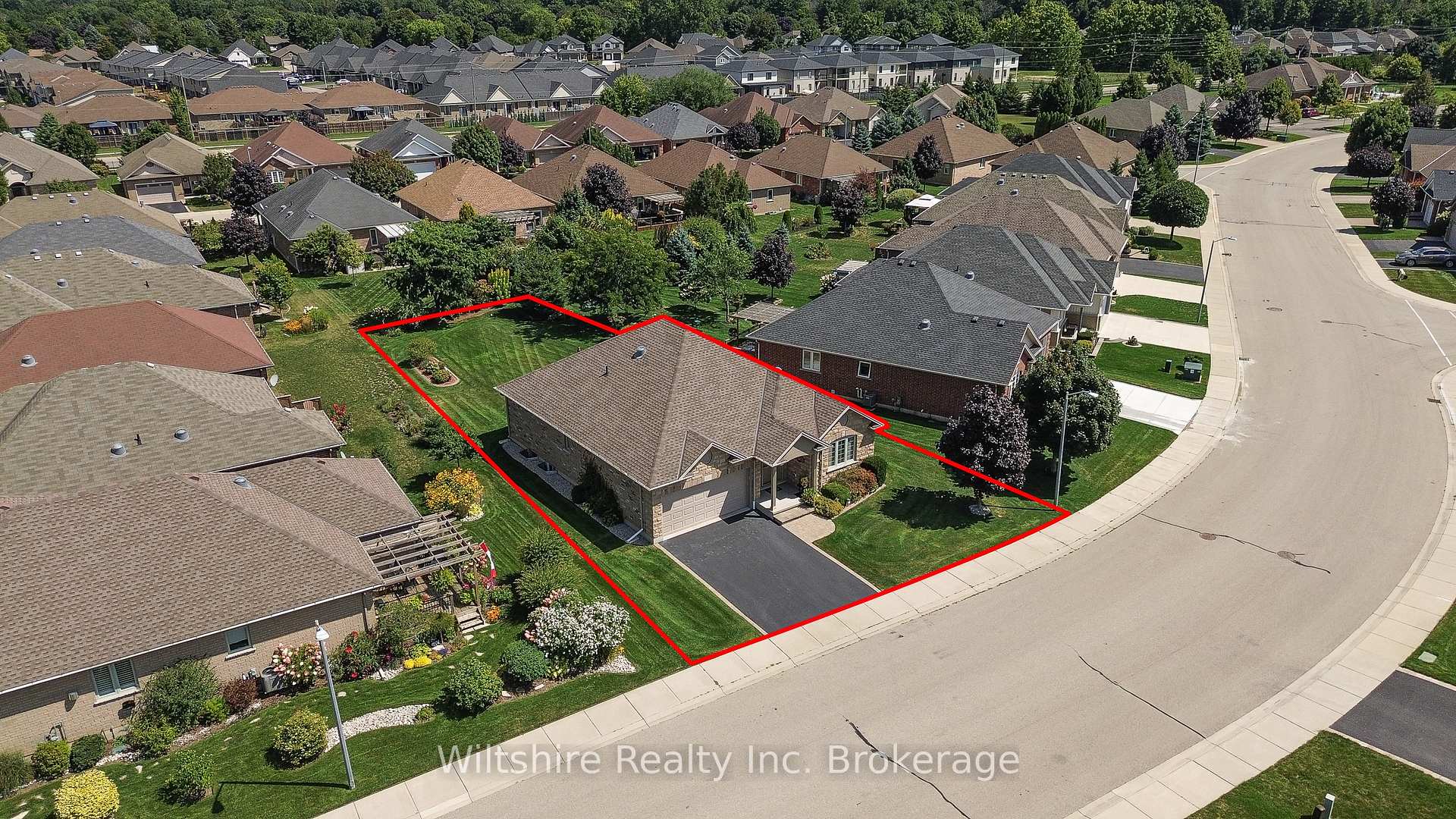 Photo 2 of 166 Weston Drive, Tillsonburg — HOMEH