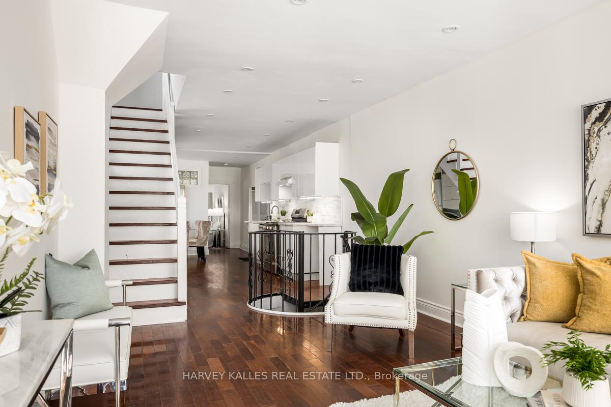 Photo 4 of 256 Sammon Avenue, Toronto, Danforth Village-East York — HOMEH