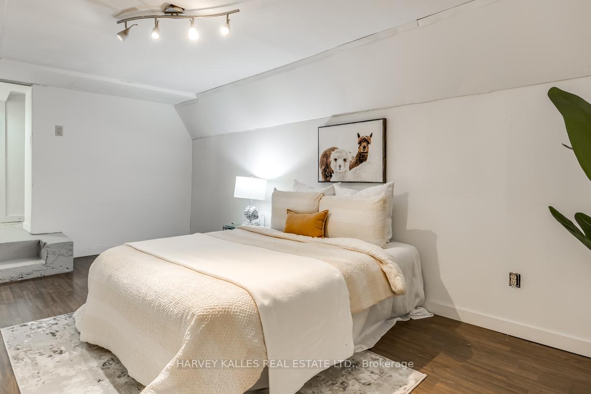 Photo 19 of 256 Sammon Avenue, Toronto, Danforth Village-East York — HOMEH