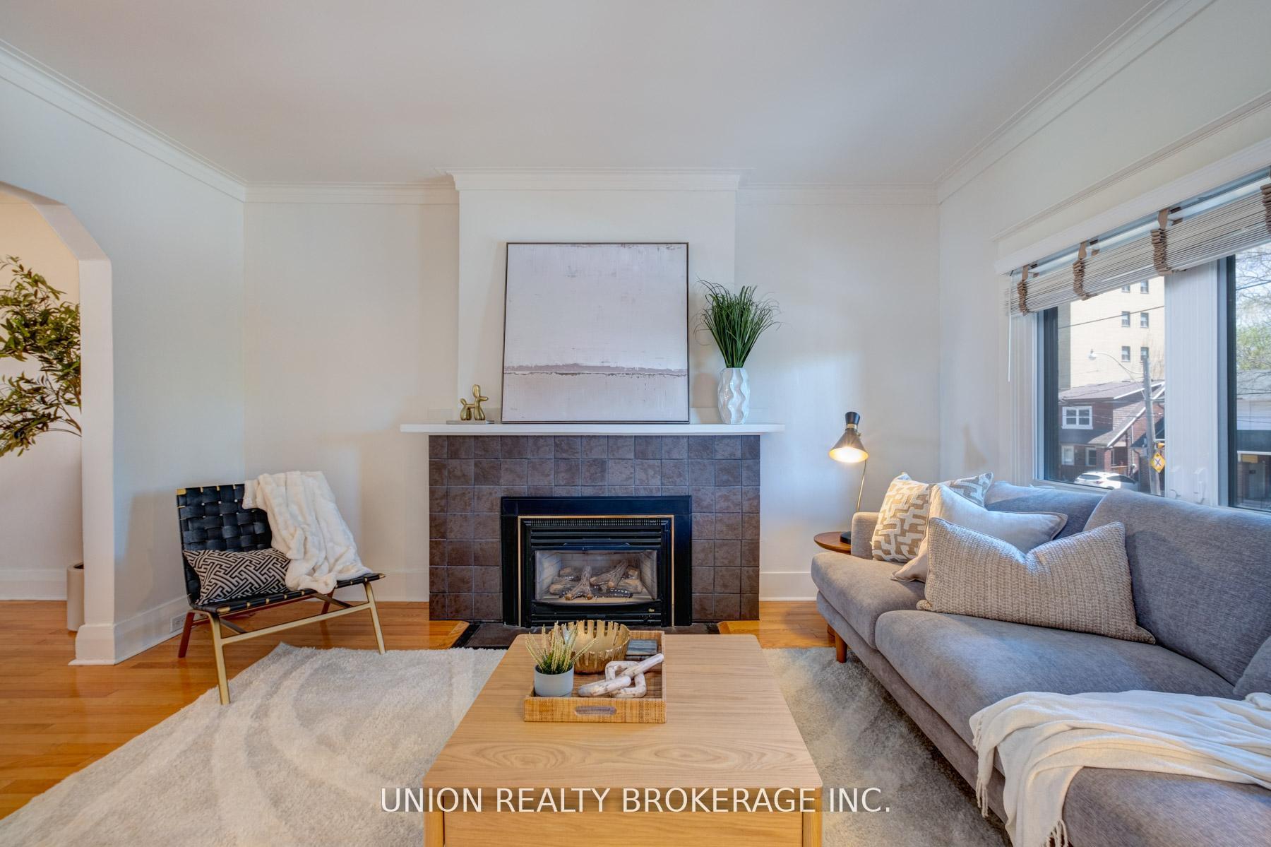 Photo 4 of 1666 Gerrard Street E, Toronto, Woodbine Corridor — HOMEH