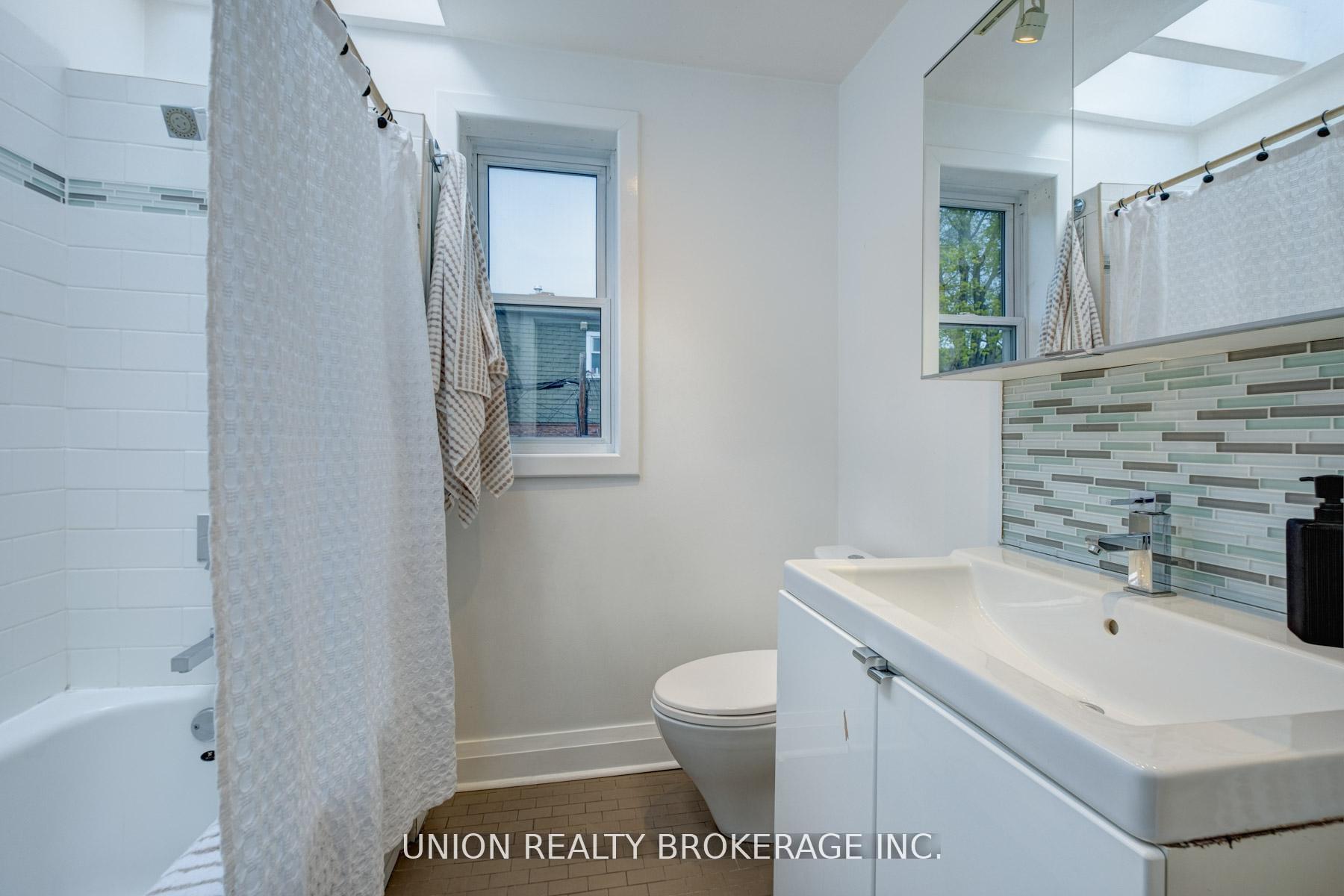 Photo 18 of 1666 Gerrard Street E, Toronto, Woodbine Corridor — HOMEH