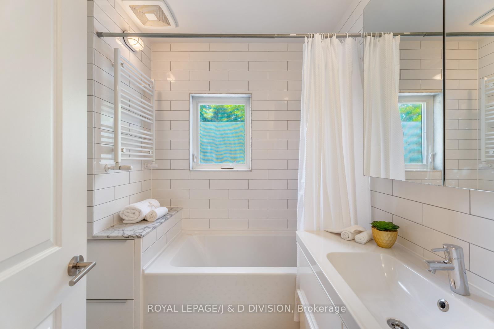 Photo 19 of 256 Mortimer Avenue, Toronto, Danforth Village-East York — HOMEH