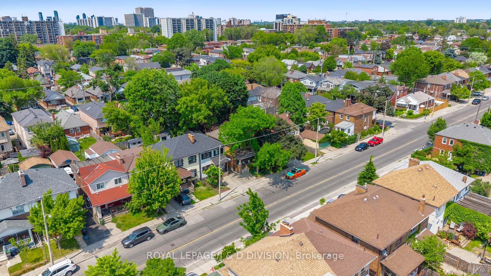 Photo 37 of 256 Mortimer Avenue, Toronto, Danforth Village-East York — HOMEH