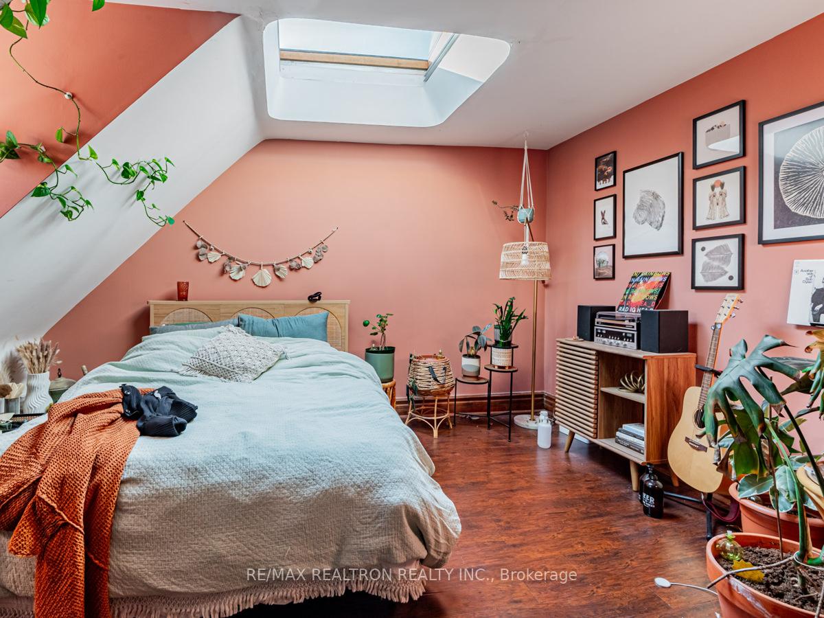Photo 15 of 867 Bathurst Street, Toronto, The Annex — HOMEH
