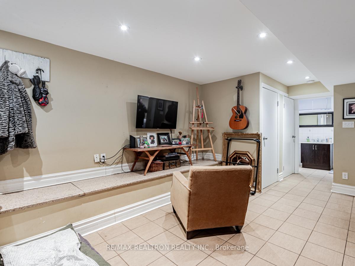 Photo 34 of 867 Bathurst Street, Toronto, The Annex — HOMEH