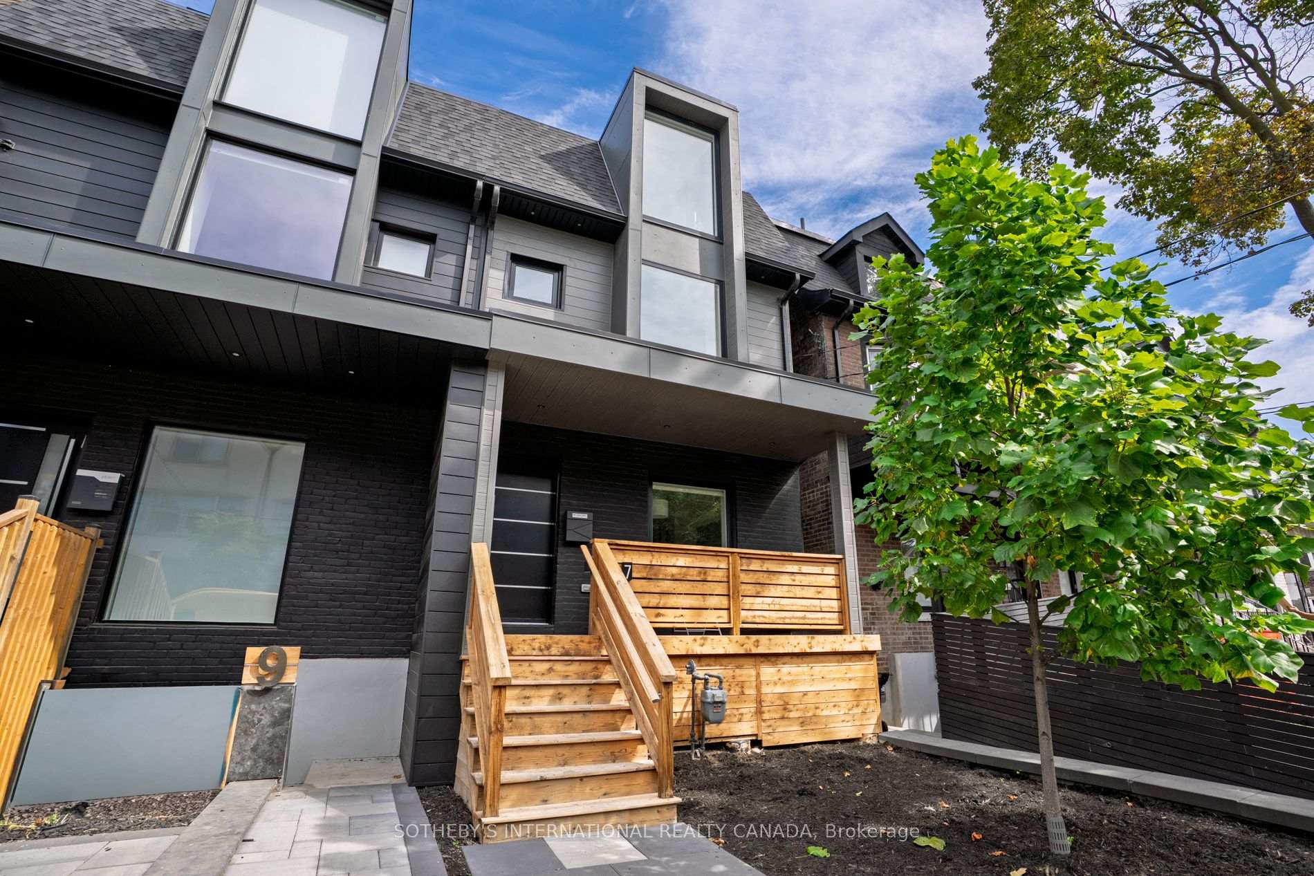 Photo 2 of 7 Beatrice Street, Toronto, Trinity-Bellwoods — HOMEH