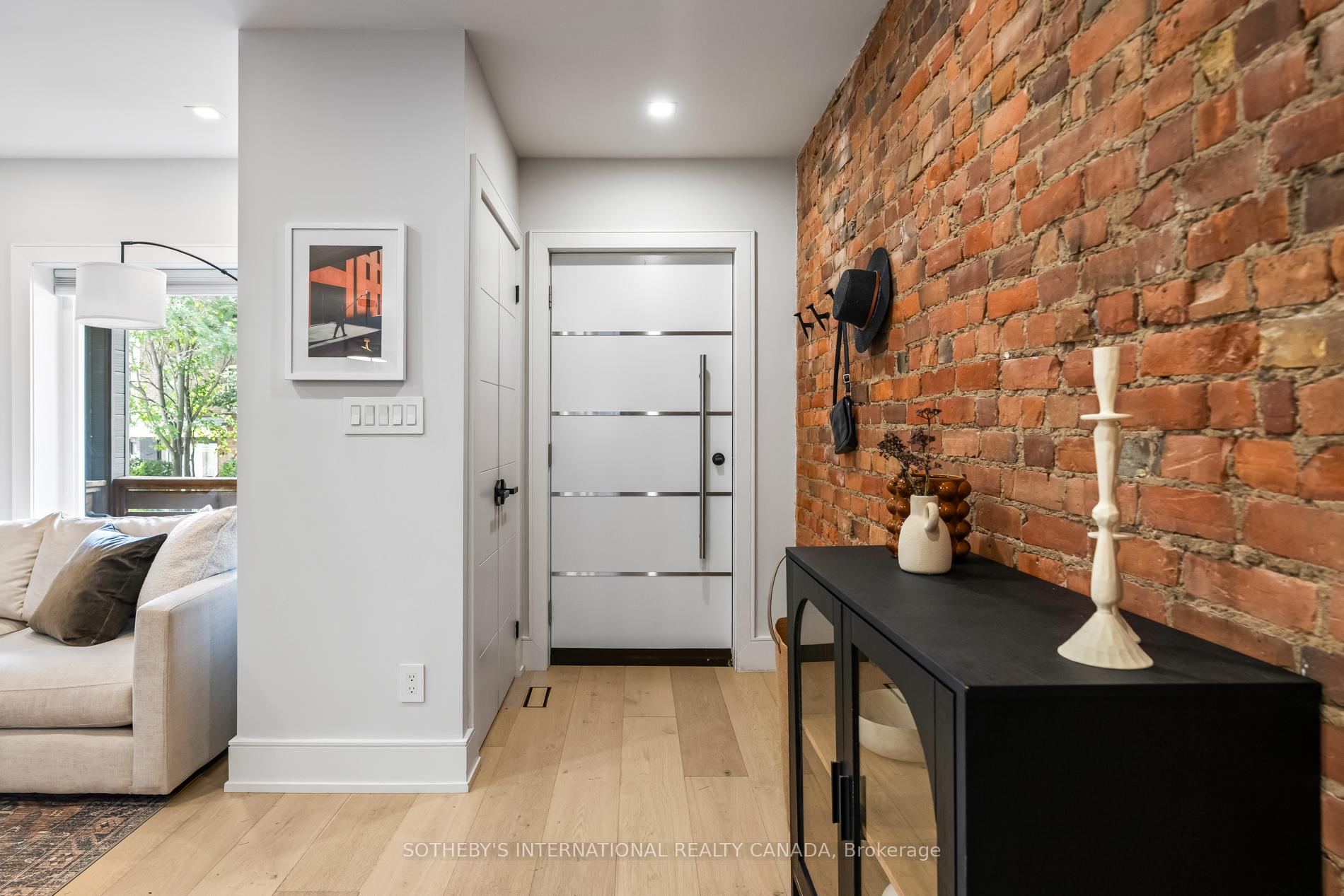 Photo 4 of 7 Beatrice Street, Toronto, Trinity-Bellwoods — HOMEH