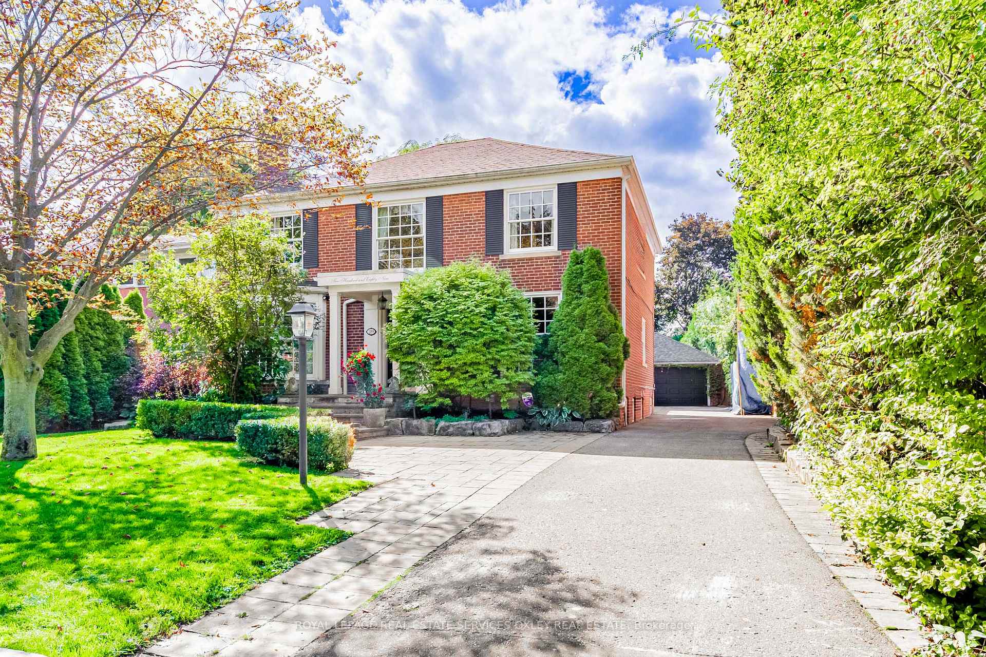 Front of 289 Glengrove Avenue W