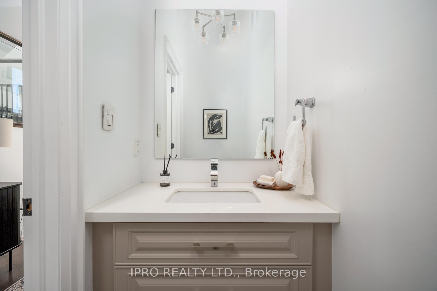 Photo 5 of 86 Roosevelt Road, Toronto, East York — HOMEH