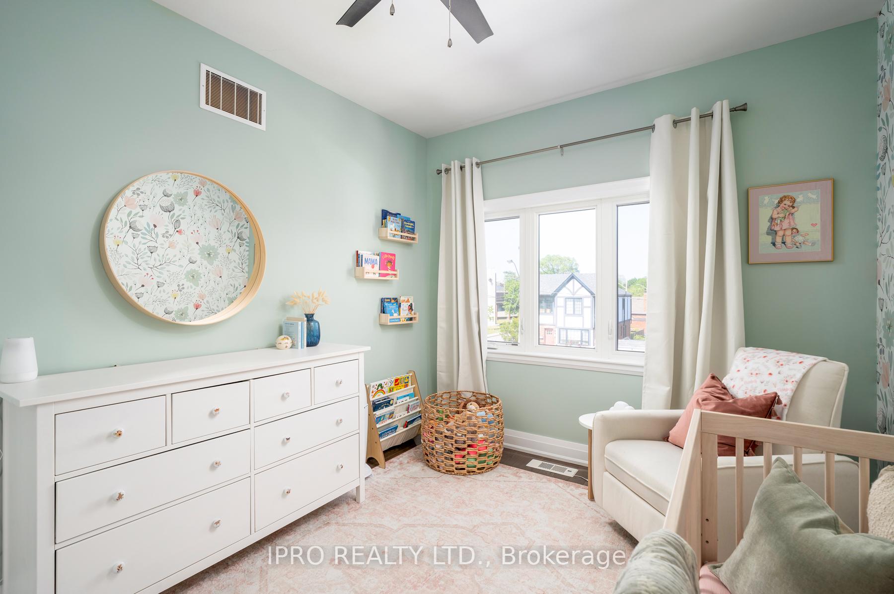 Photo 22 of 86 Roosevelt Road, Toronto, East York — HOMEH