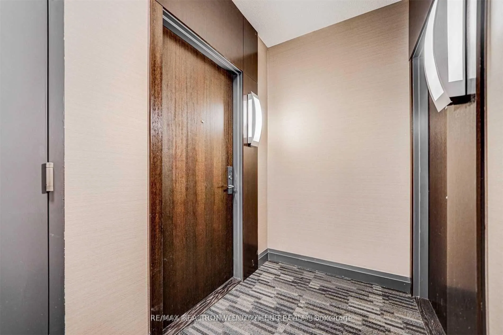 Photo 4 of Unit 609, 1 Upper Duke Crescent, Markham, Unionville — HOMEH