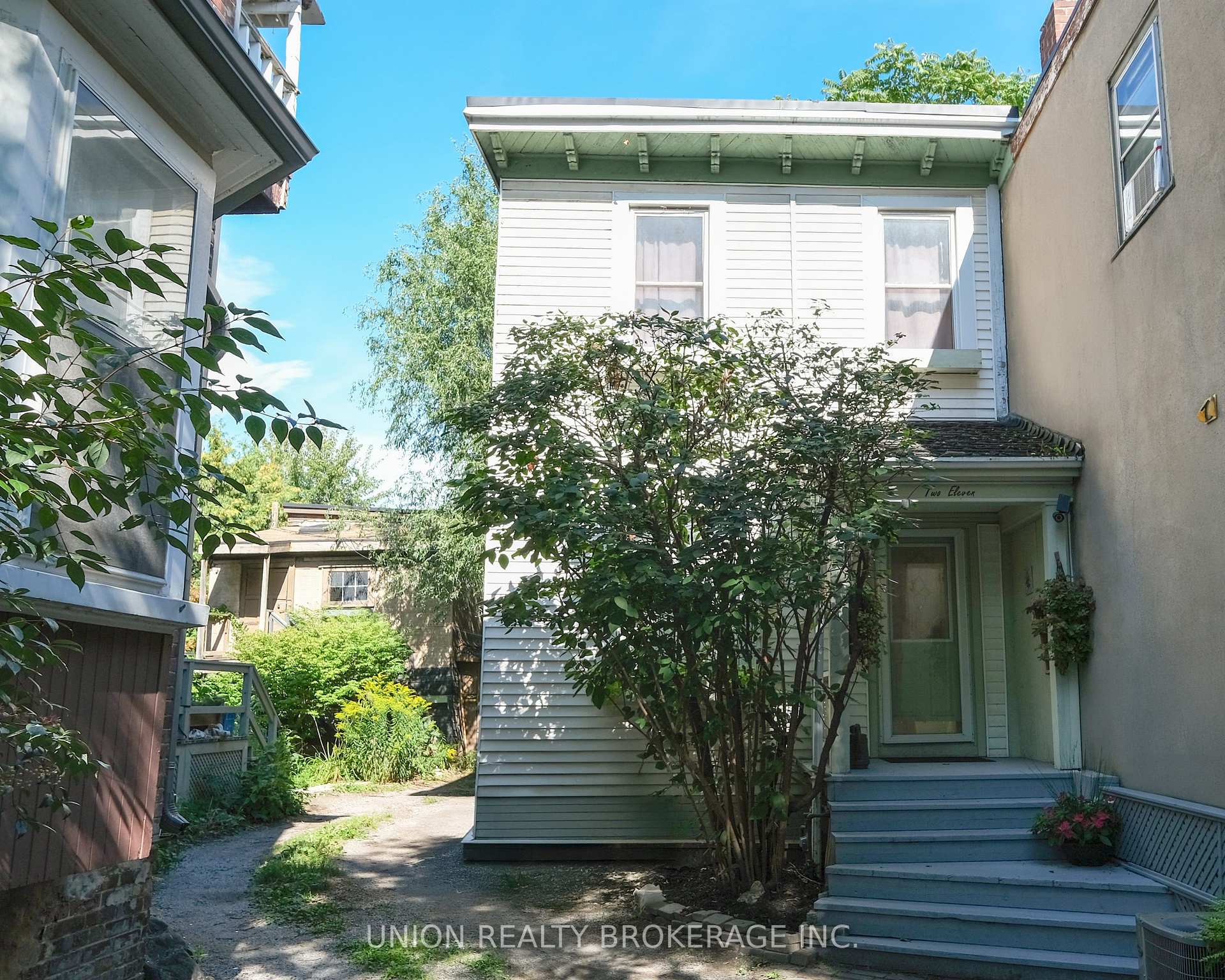 Front of 211 De Grassi Street
