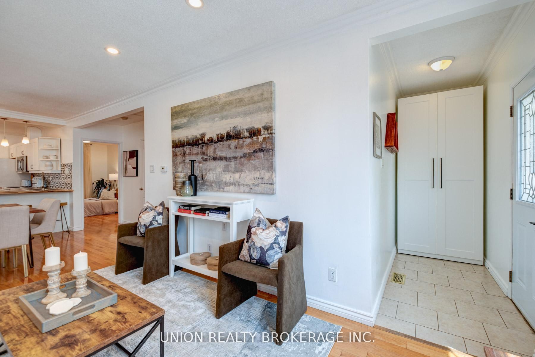 Photo 6 of 316 Westlake Avenue, Toronto, Woodbine-Lumsden — HOMEH