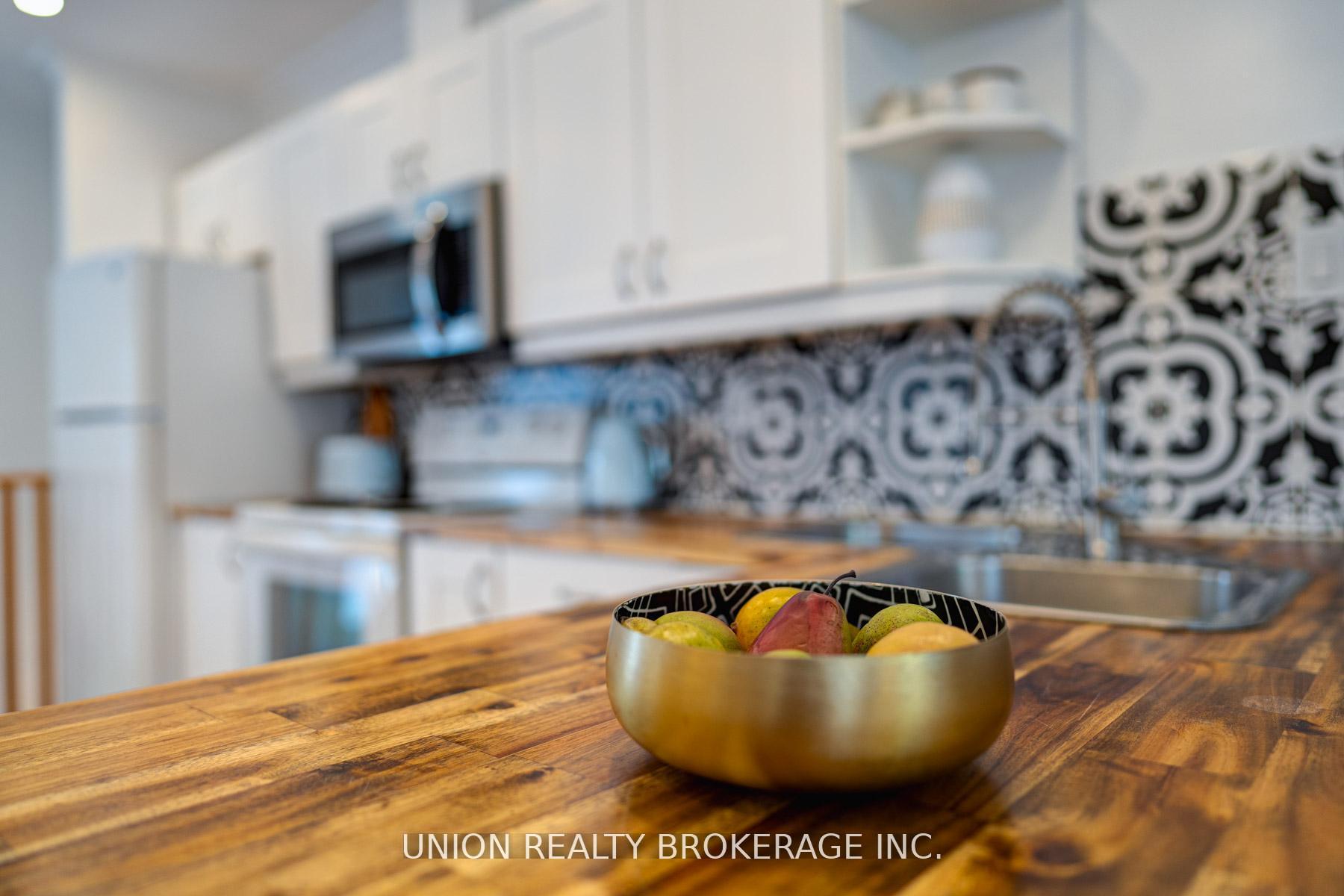 Photo 14 of 316 Westlake Avenue, Toronto, Woodbine-Lumsden — HOMEH