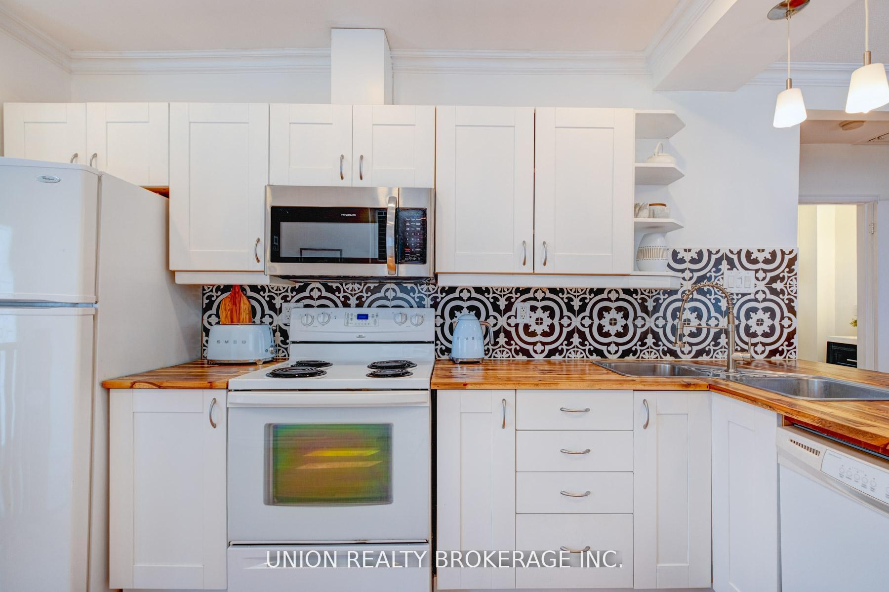 Photo 18 of 316 Westlake Avenue, Toronto, Woodbine-Lumsden — HOMEH