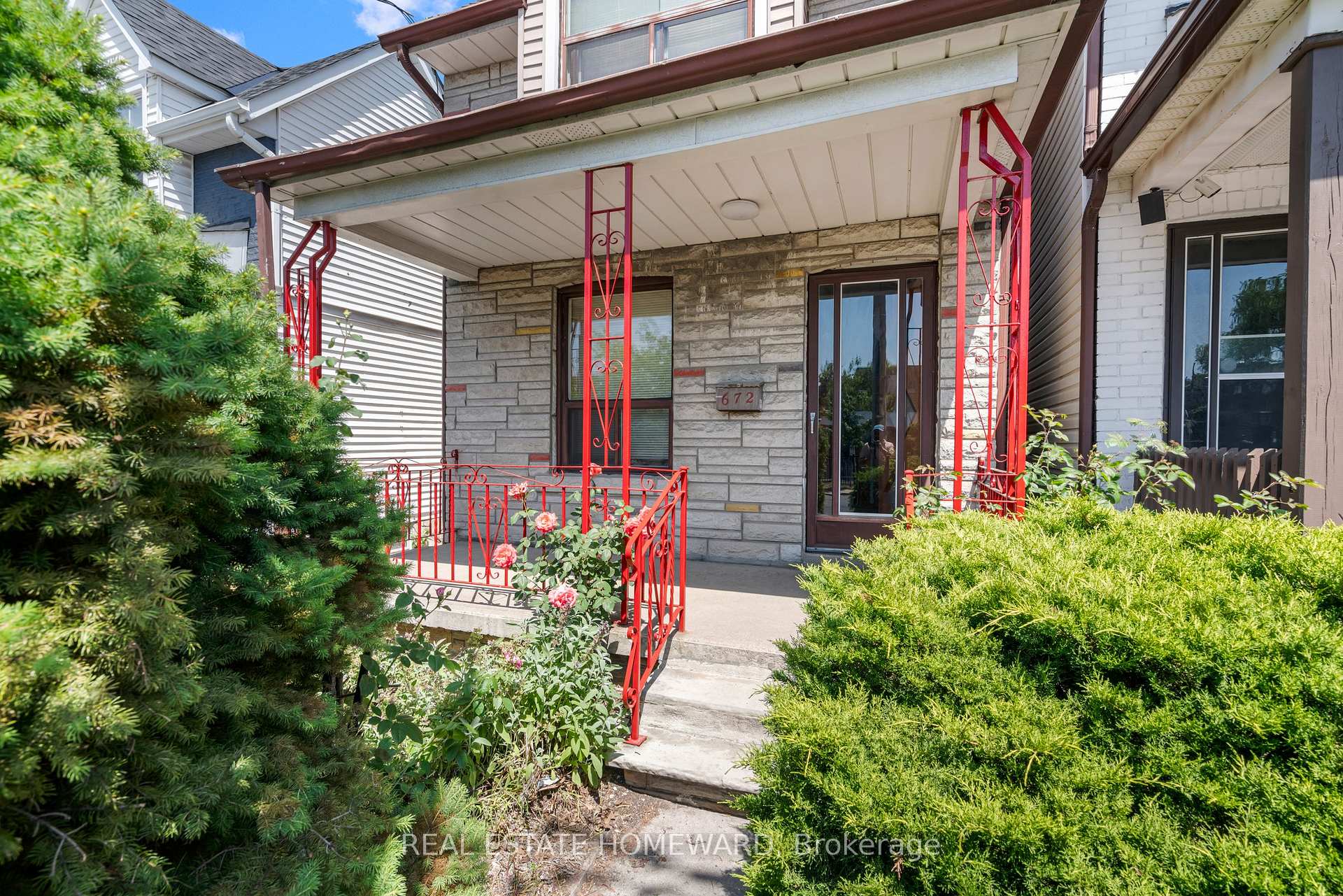 Photo 2 of 672 Strathmore Boulevard, Toronto, Woodbine-Lumsden — HOMEH