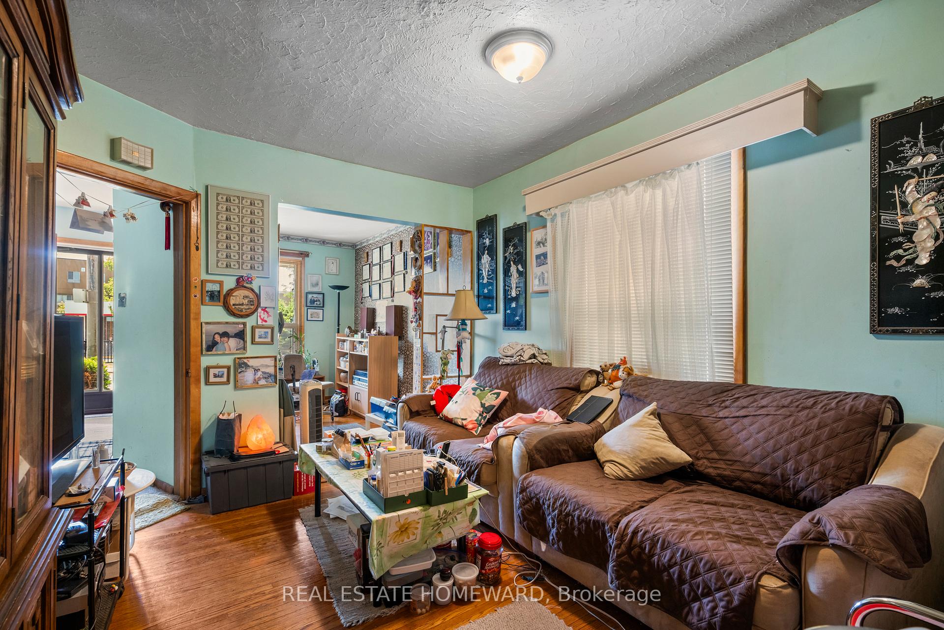 Photo 10 of 672 Strathmore Boulevard, Toronto, Woodbine-Lumsden — HOMEH