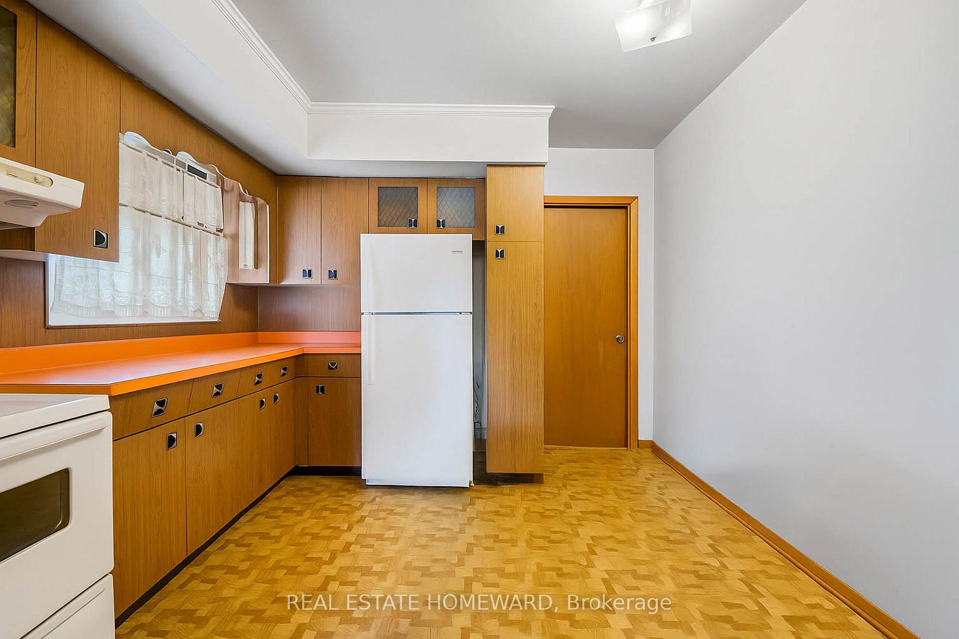 Photo 12 of 672 Strathmore Boulevard, Toronto, Woodbine-Lumsden — HOMEH